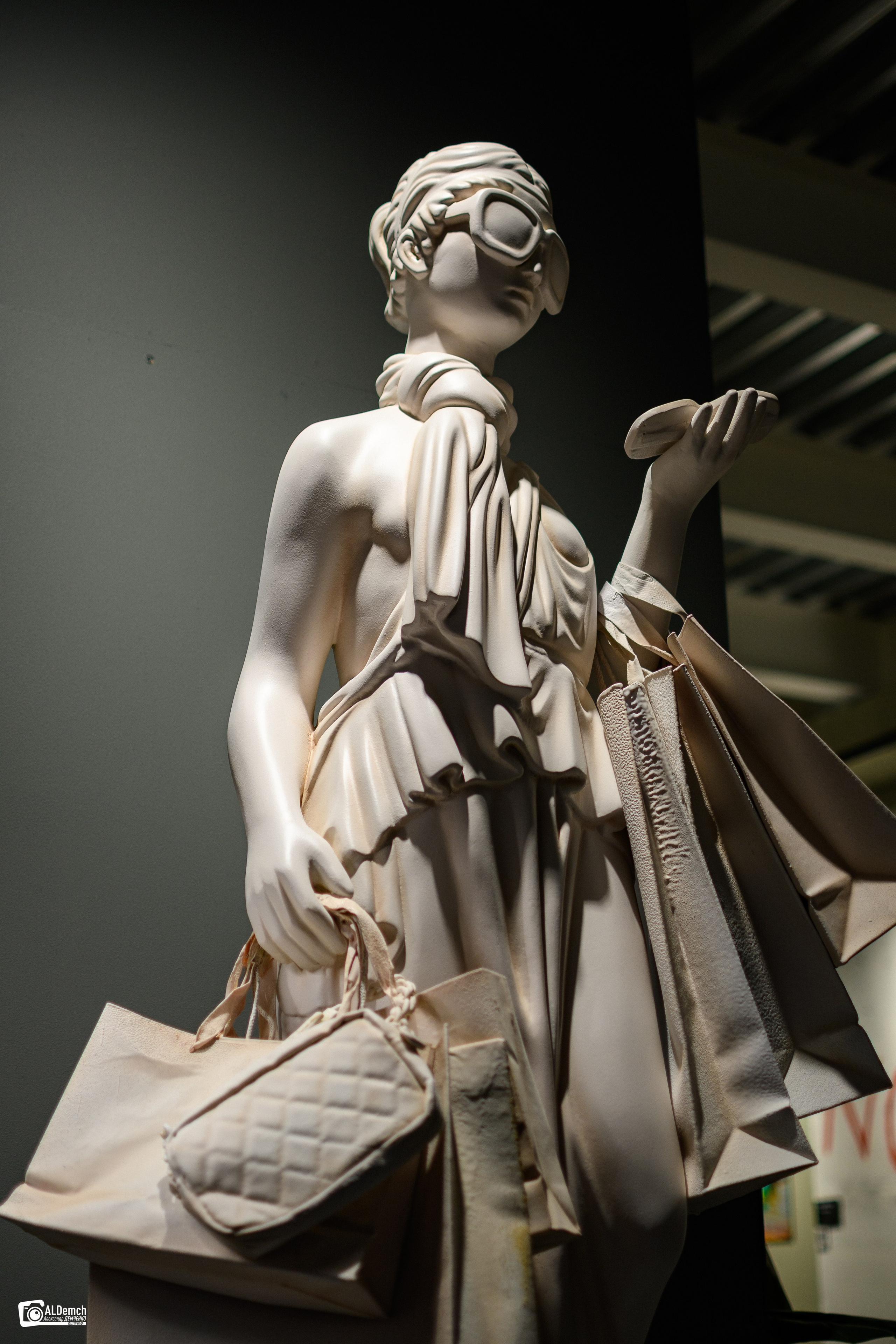 Фотографии с выставки «Найти Бэнкси» на ВДНХ в Москве