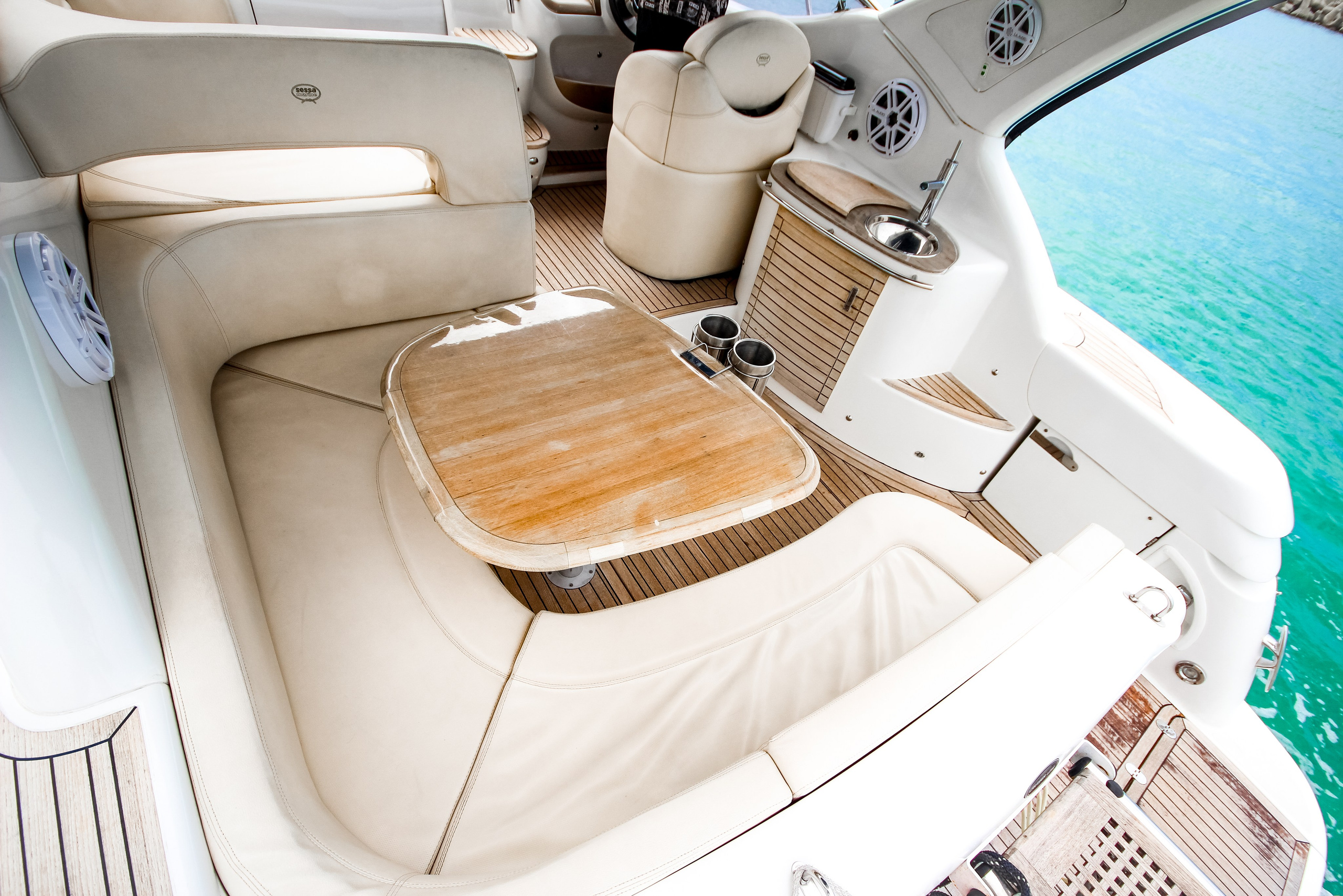 Катер Белуга Аренда Яхты в Сочи Яхтанаморе YACHTNAMORE YACHTANAMORE