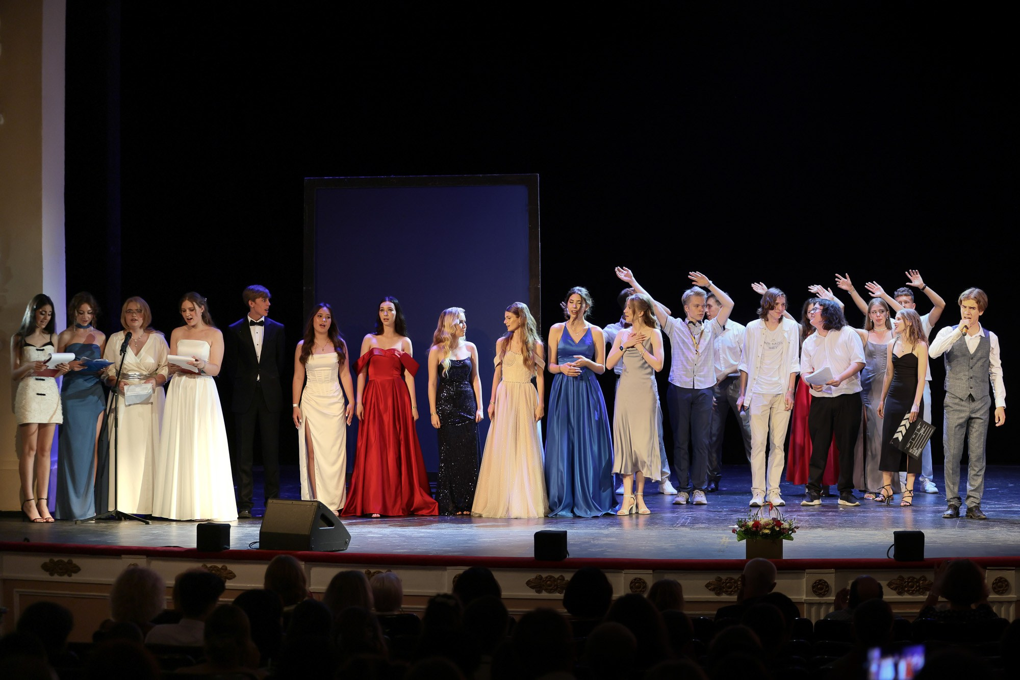 Выпускной вечер в Севастопольской гимназии № 1 имени А. С. Пушкина. Свадебный фотограф, фотосъемка в Крыму, Севастополе, Симферополе, Ялте