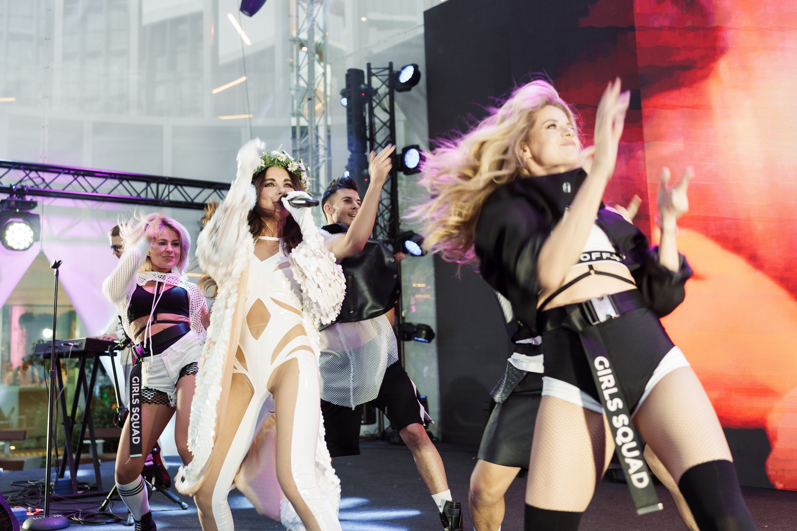 ЛЦТ ФЕСТ 2024 в арт кластере Ломоносов. Свадебные фотосессии в Москве. Фотограф Сергей Ржевский