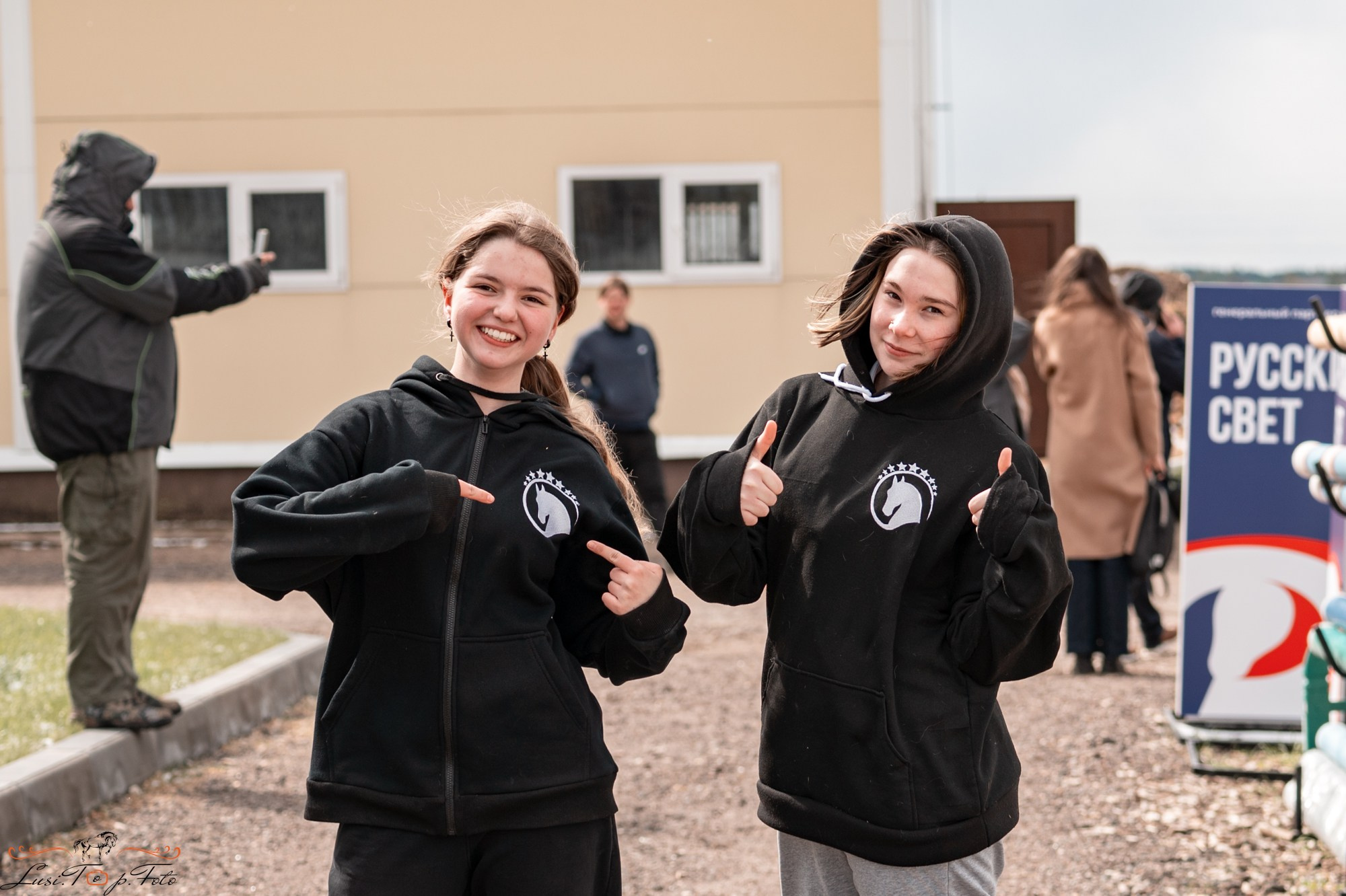 Кубок Победы конного Клуба EQUIPARK по конкуру. Конный и фотограф с животными в Твери Топталова Люся