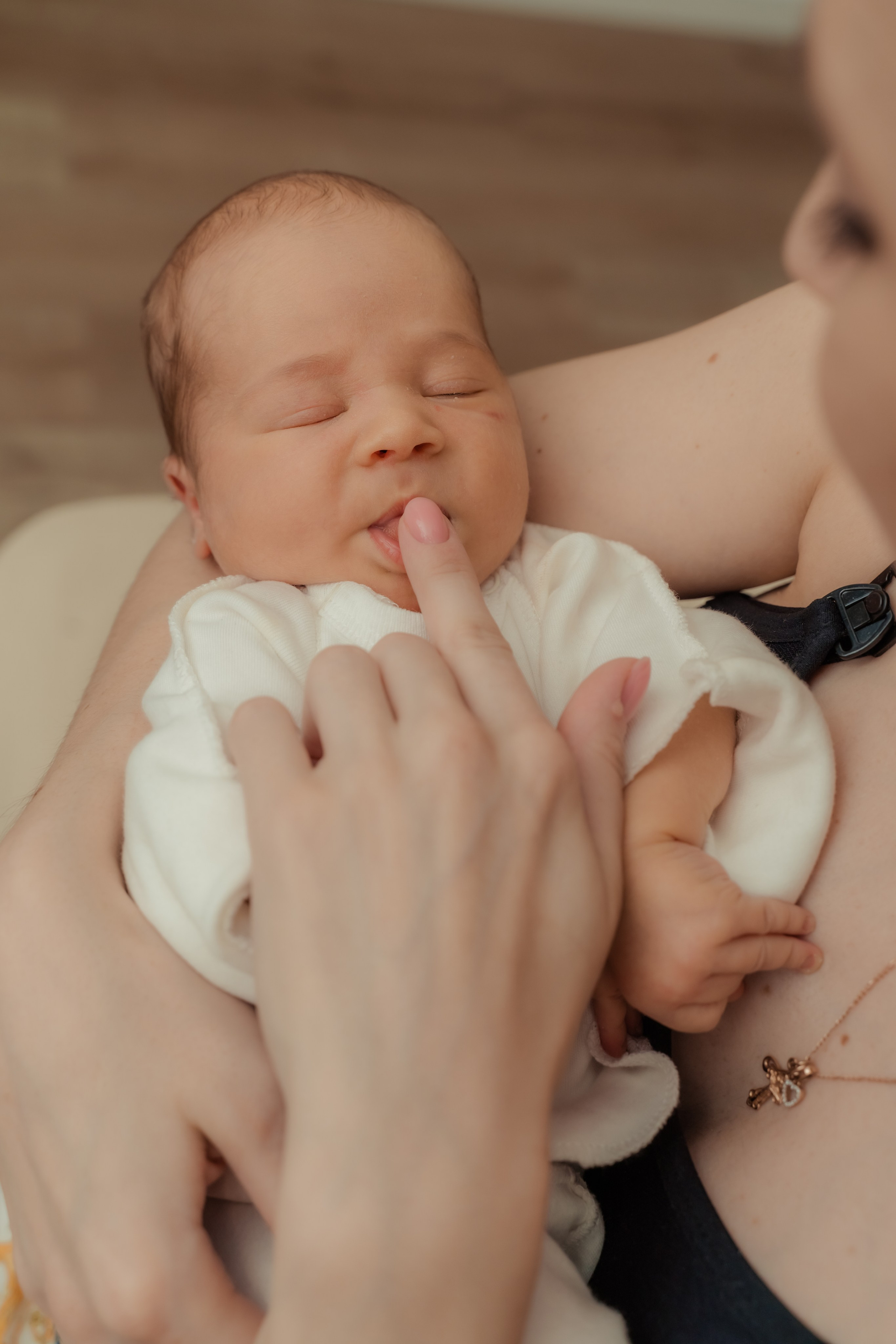 Фотосъемка новорожденного в минималистичном стиле