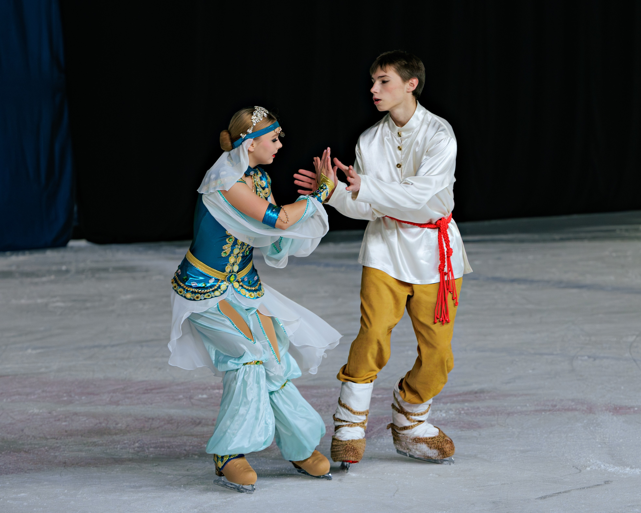 Детский театр на льду «АЛЕКО». Выпускные альбомы и школьный фотограф в Подольске, Троицке, Щербинке, Москве и Московской области
