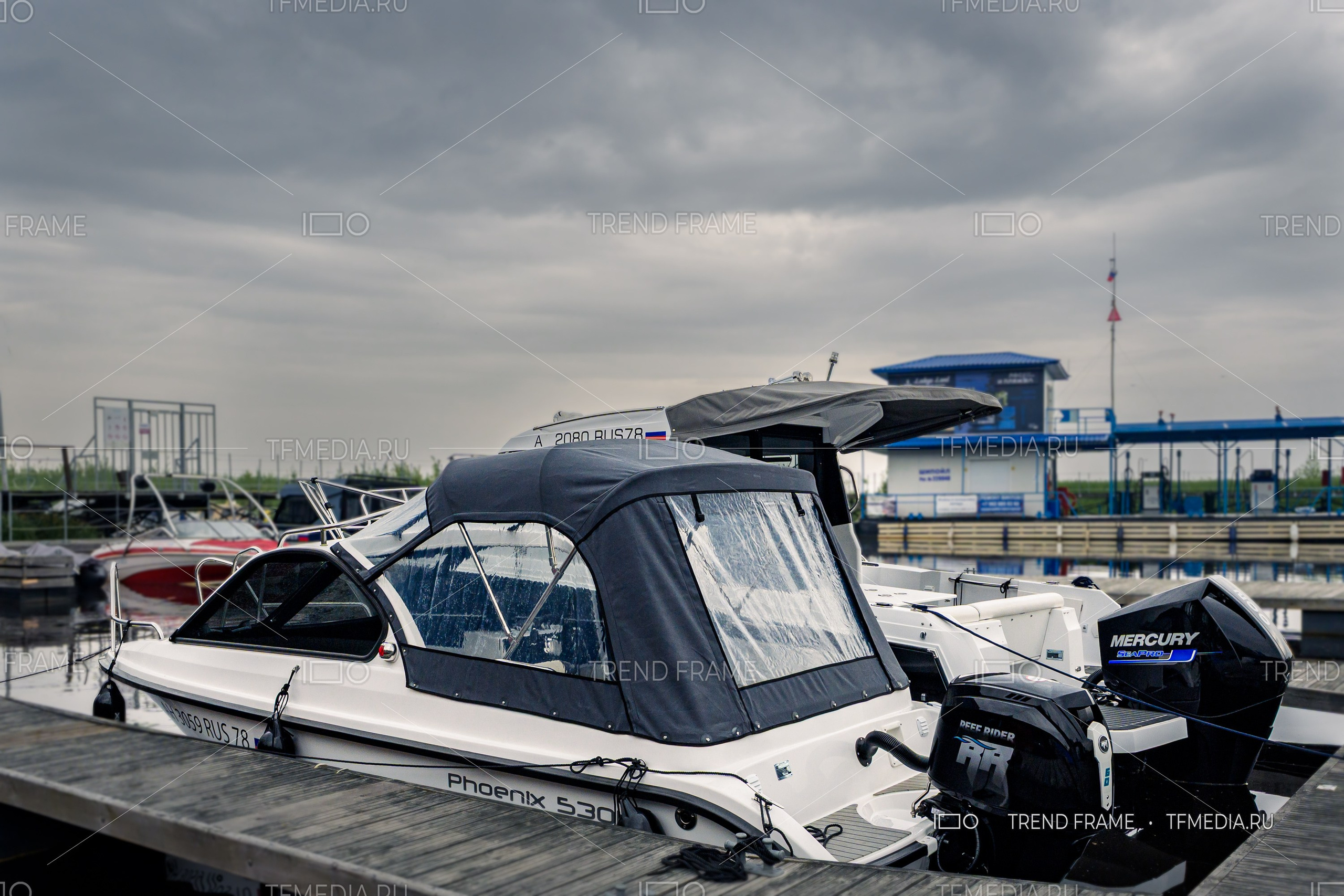 Лодка Phoenix 530 с мотором ReefRider 60 — отличный выбор для начинающих, выставка СПб 2025 (TrendFrame, tfmedia.ru)