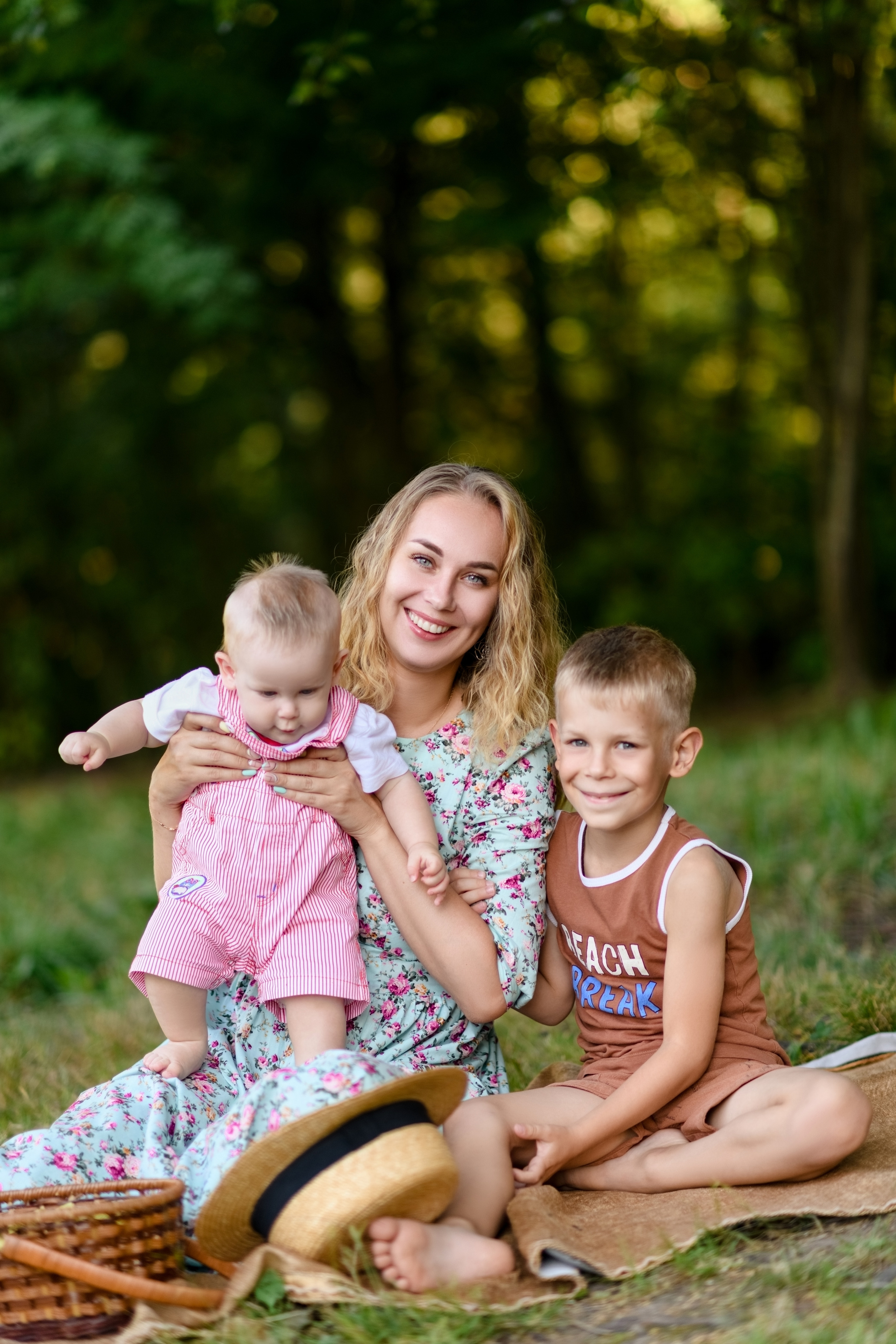 Фотосессия на природе для Светланы с сыновьями Максимом и Тимой. Свадебный и семейный фотограф в Санкт-Петербурге Олеся Еремеева