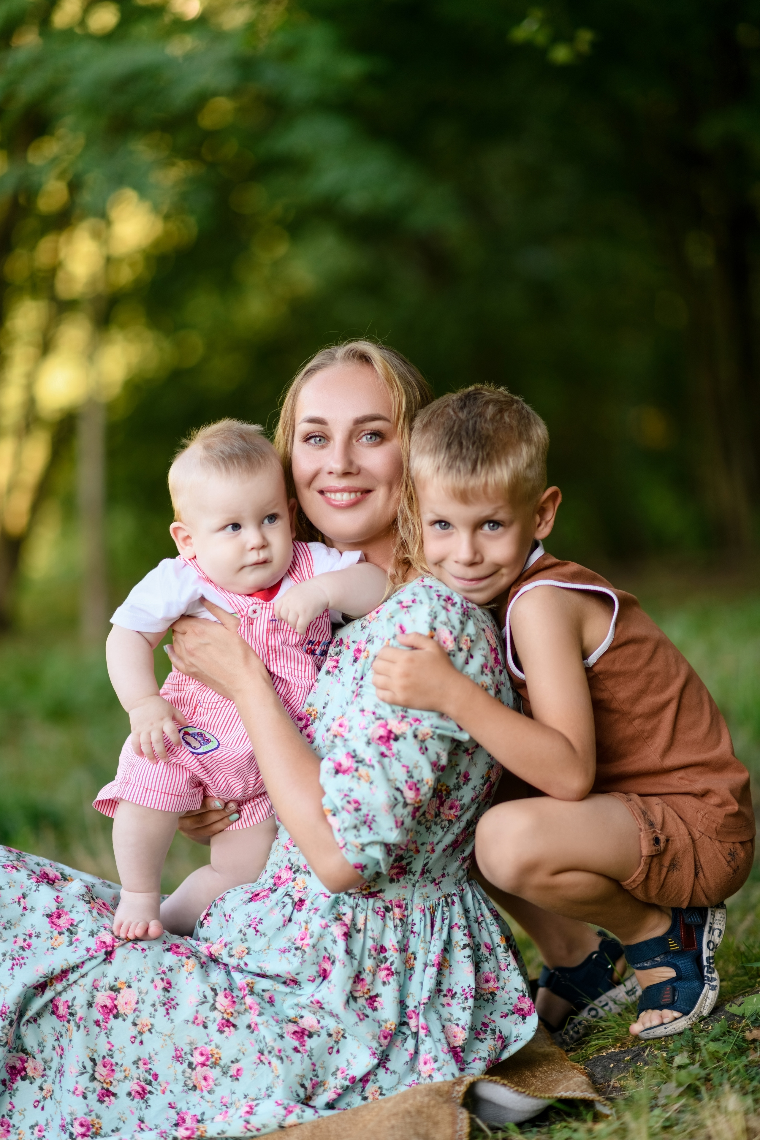 Фотосессия на природе для Светланы с сыновьями Максимом и Тимой. Свадебный и семейный фотограф в Санкт-Петербурге Олеся Еремеева
