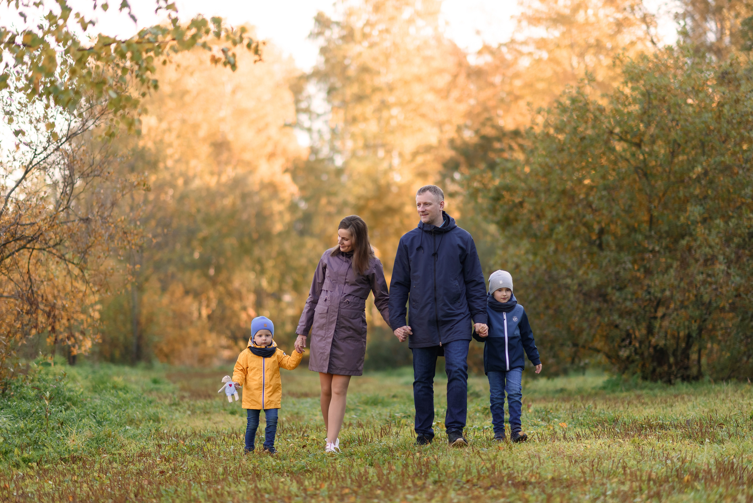 Семейная фотосессия на природе. Свадебный и семейный фотограф в Санкт-Петербурге Олеся Еремеева