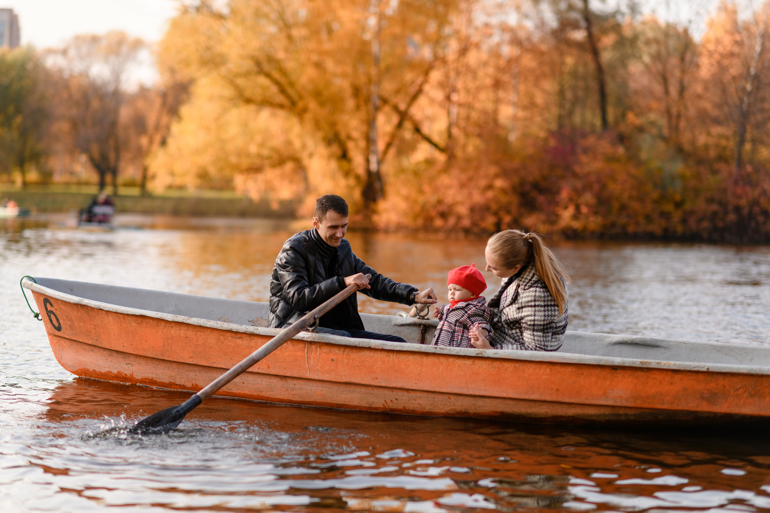 Семейная осенняя фотосессия в парке. Свадебный и семейный фотограф в Санкт-Петербурге Олеся Еремеева
