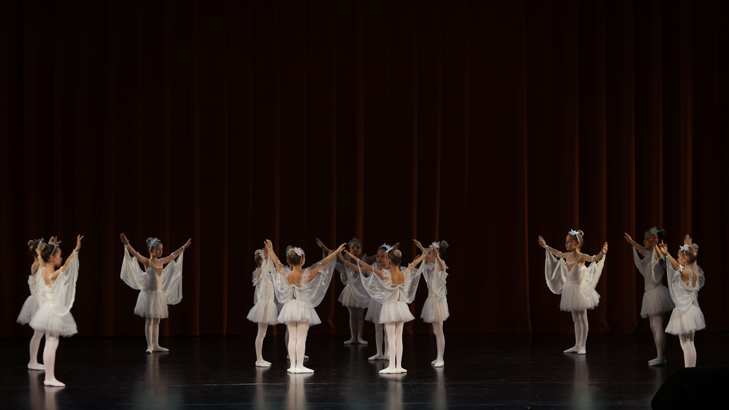 Фестиваль хореографического искусства «КУБОК ЛЕГЕНДЫ — 2025». Выпускные альбомы и школьный фотограф в Подольске, Троицке, Щербинке, Москве и Московской области