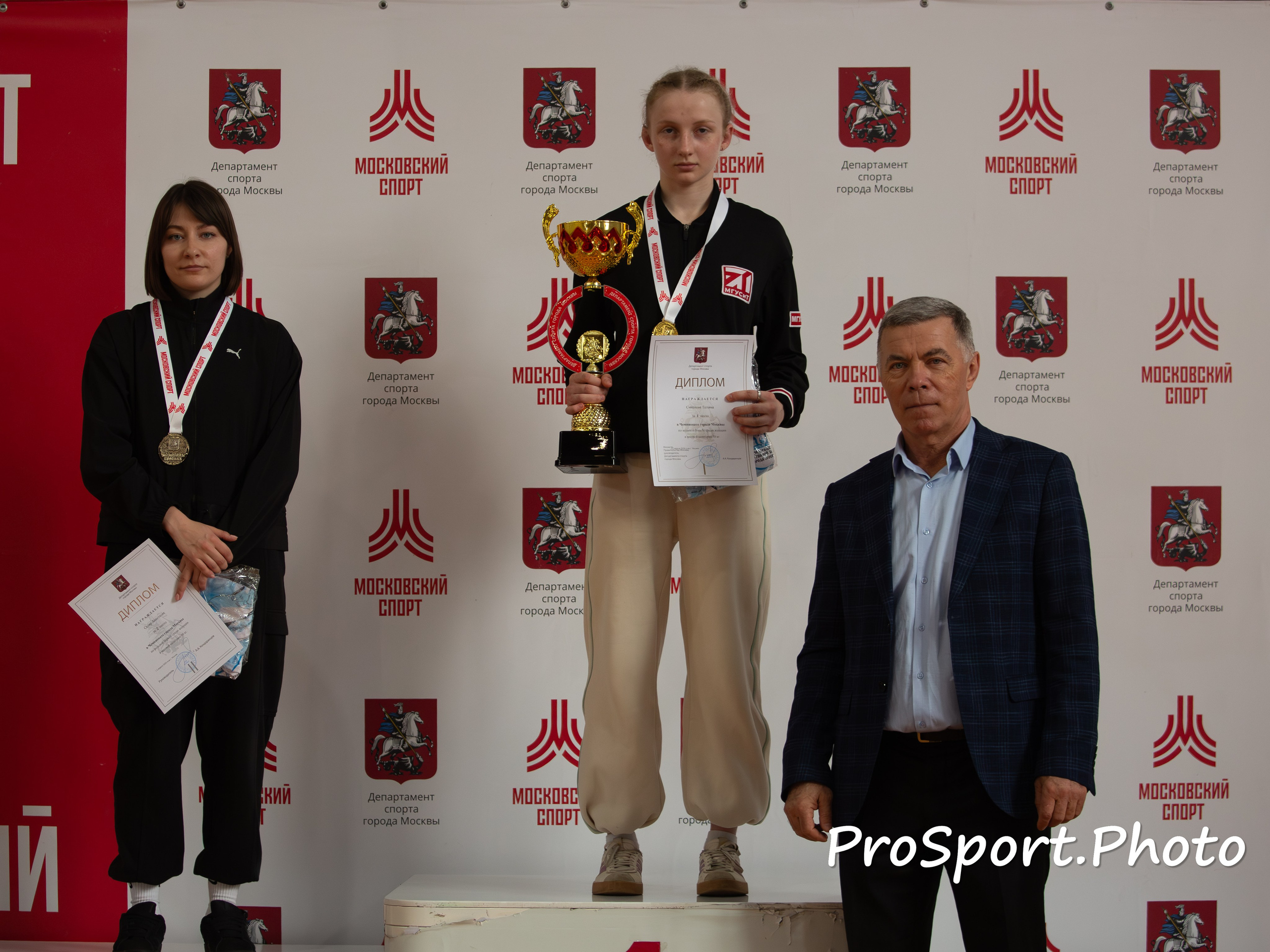 «Спорт через объектив: история в каждом снимке!»