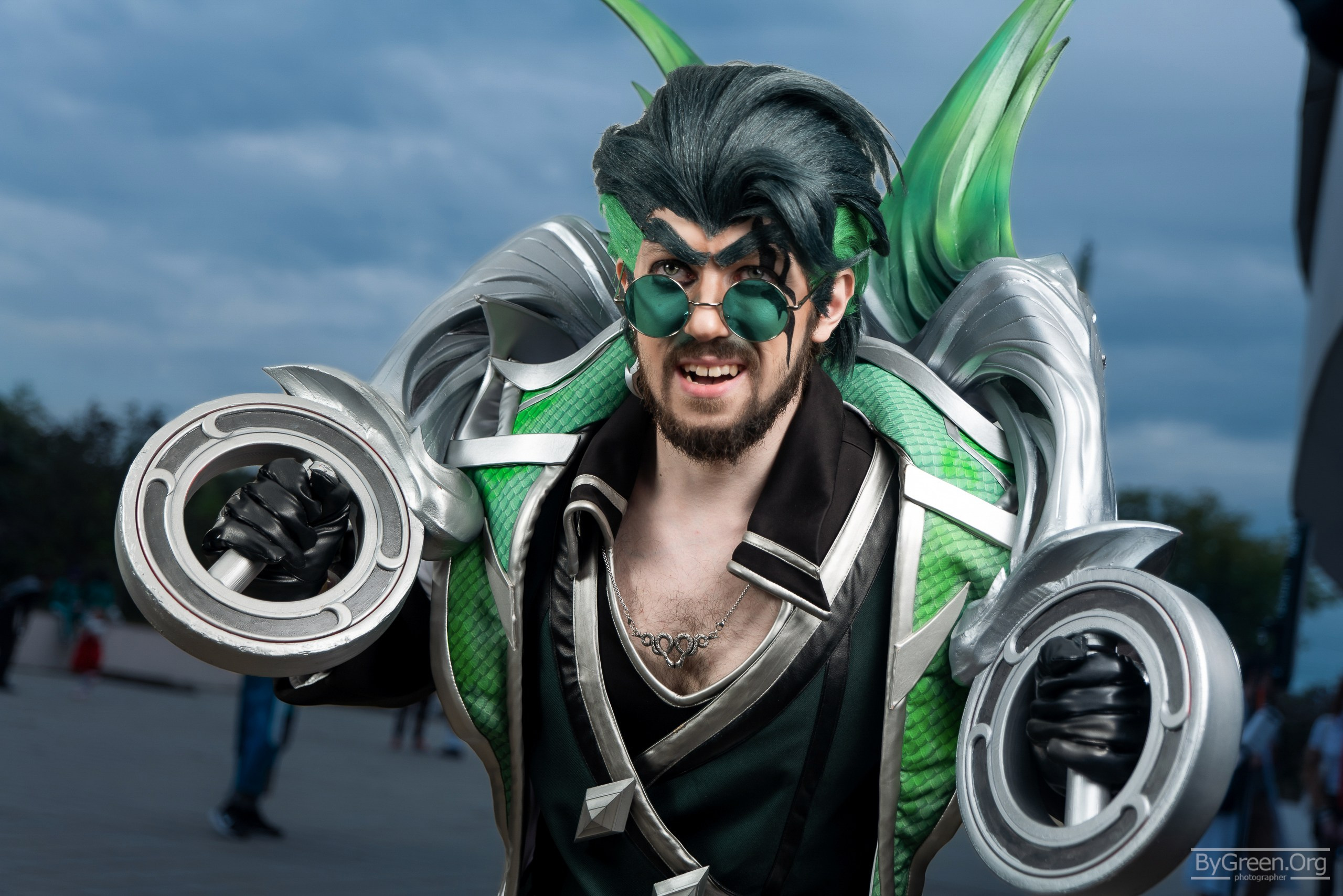 Cosplay of Draven from League of Legends — green look with twin spinning axes, VIBE.CON 2026, Moscow