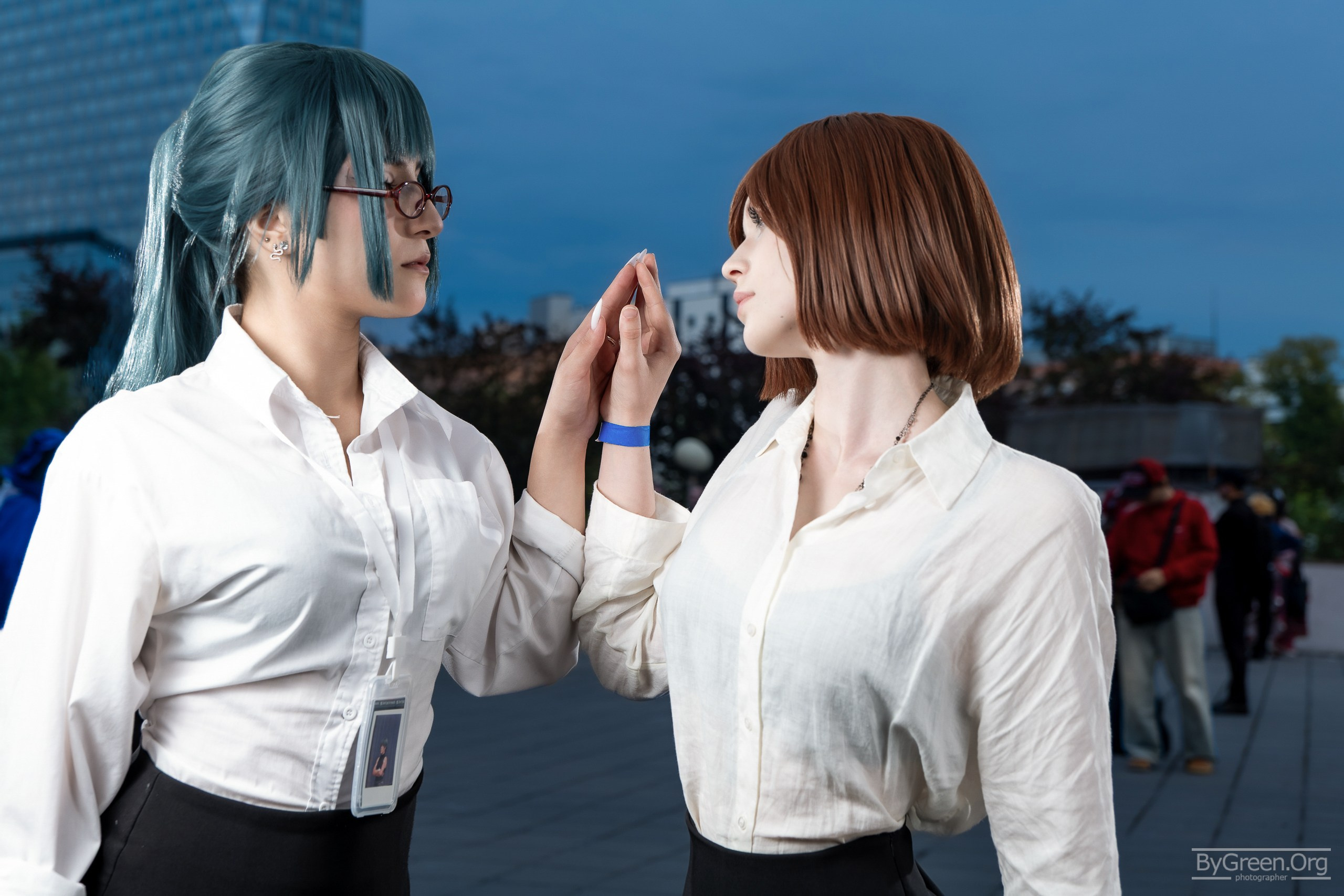Cosplay of Nobara Kugisaki and Maki Zenin from Jujutsu Kaisen — office AU duo, VIBE.CON 2026, Moscow