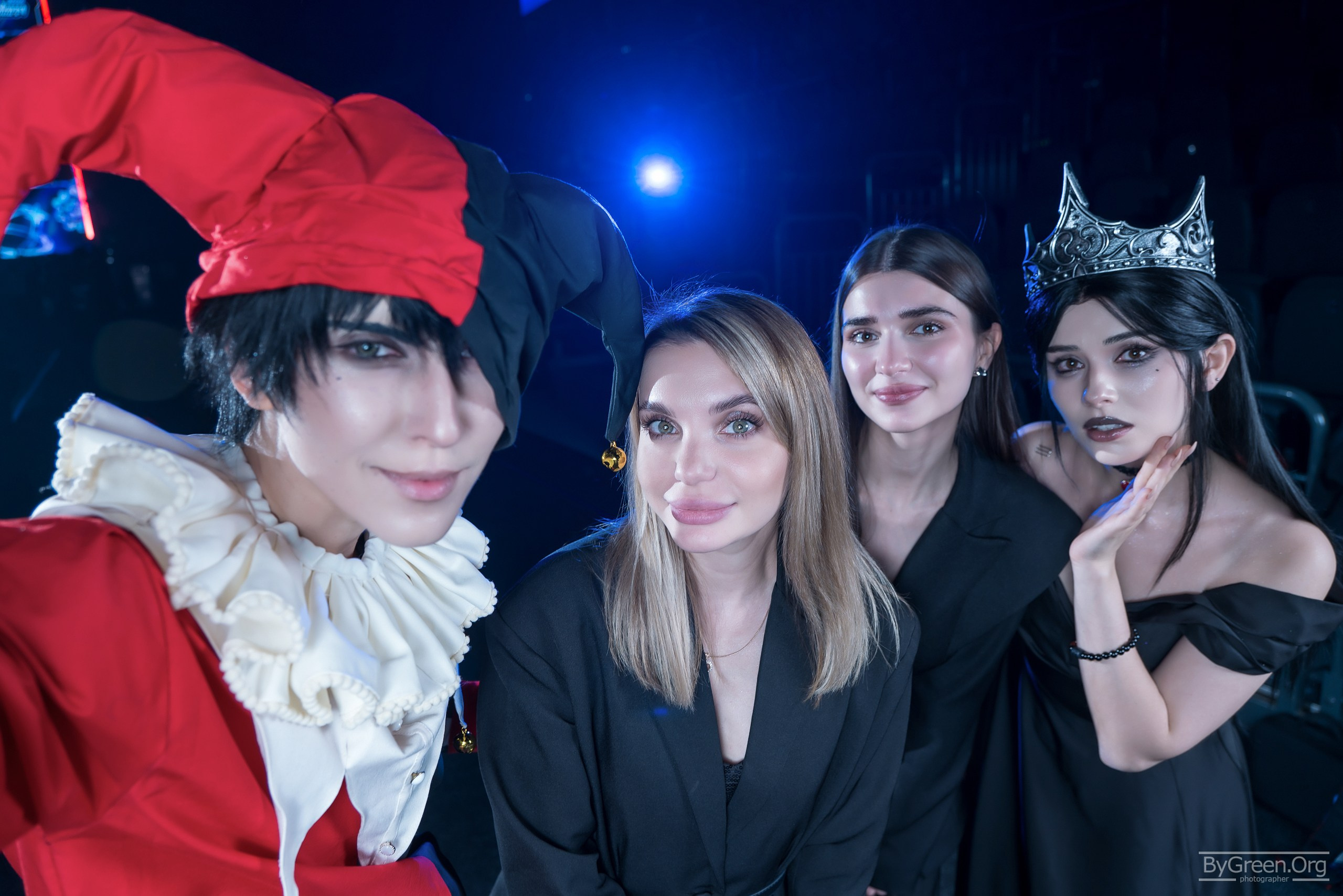 Karolina Prikhodko, Sabrina & Vero — Princess and Jester cosplay close-up, Fandom Fest 2026, Moscow