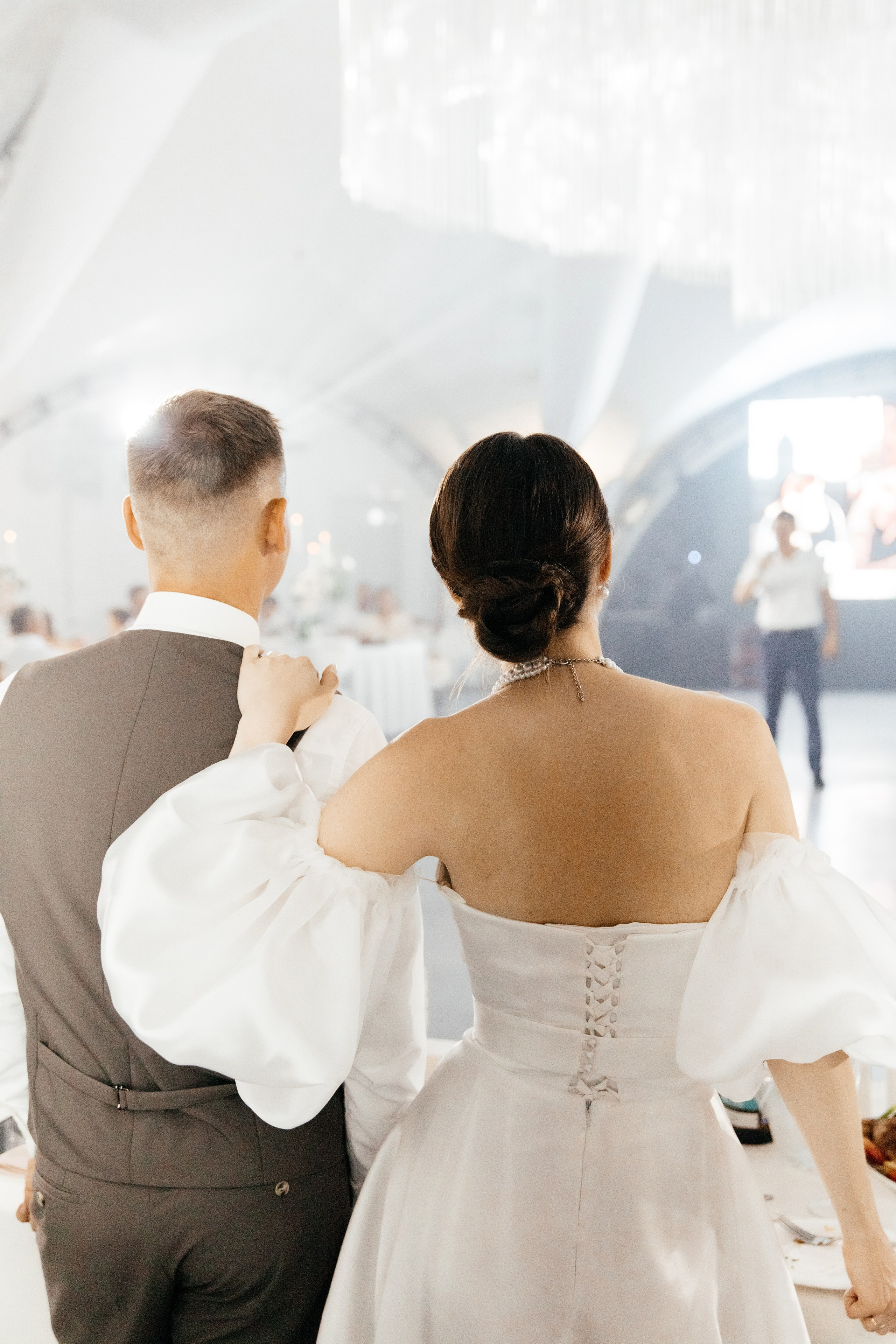 Я создаю профессиональные фотографии, которые сохраняют эмоции, детали и атмосферу вашего праздника. Свадебный фотограф во Владивостоке