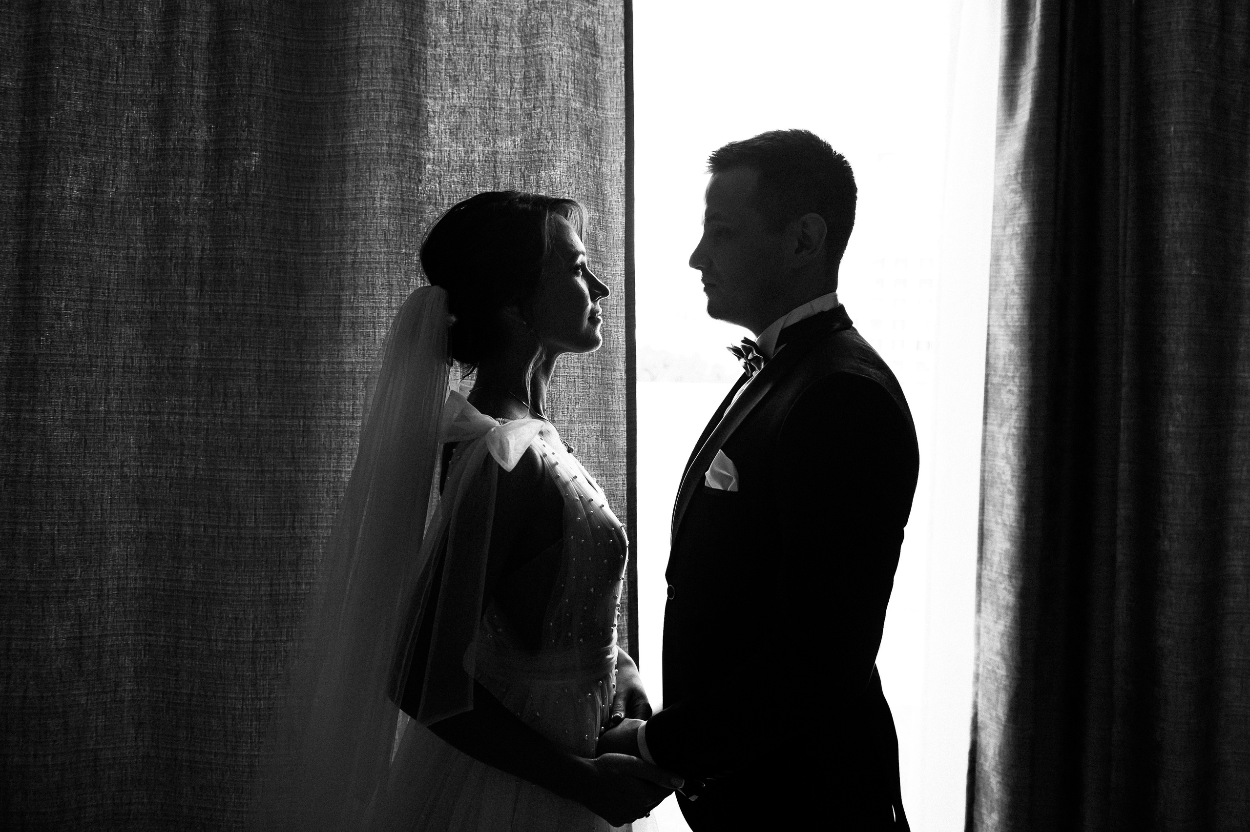 Силуэтный свадебный кадр