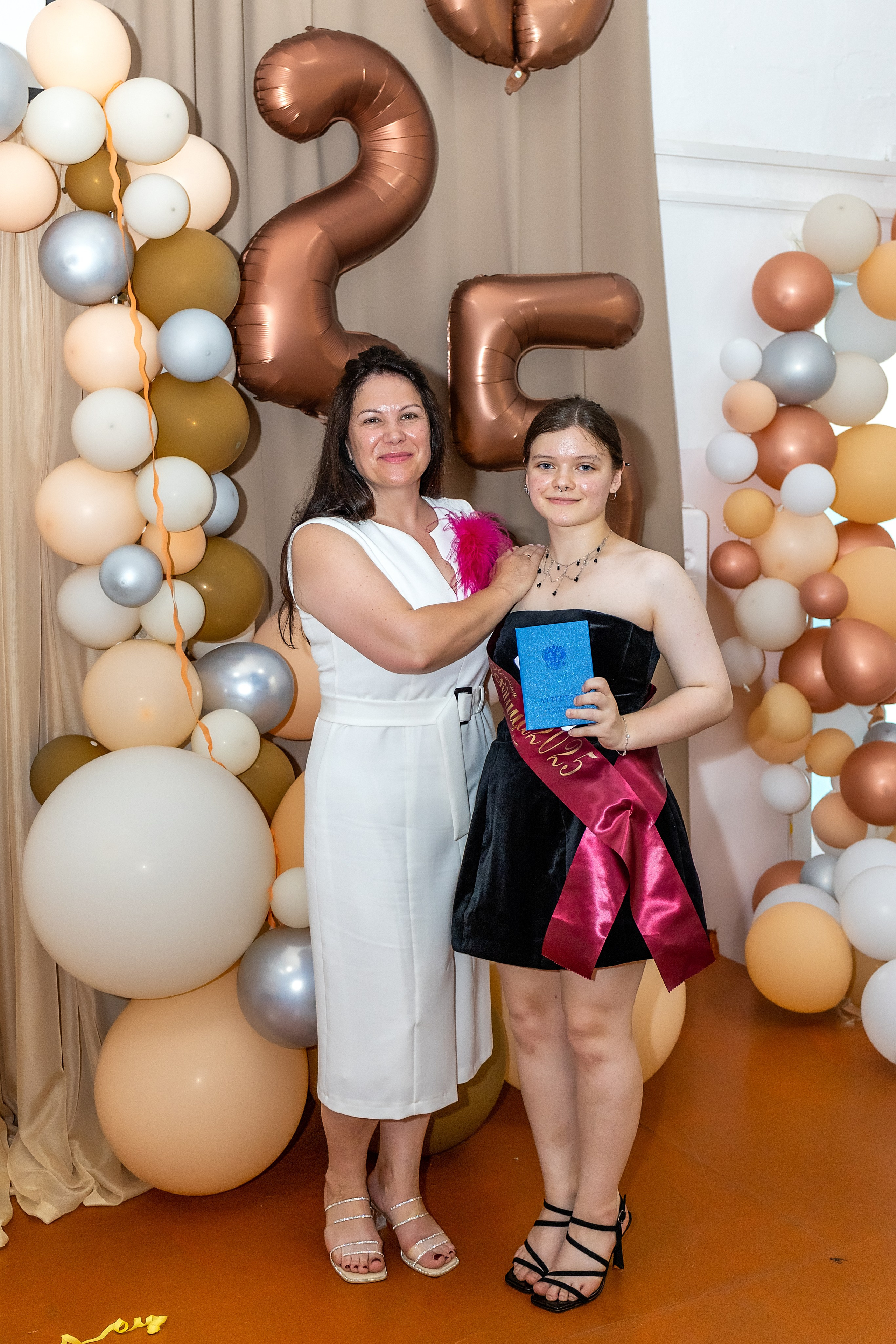 Выпускной. Школа 22, 11 класс. Стильный выпускной альбом Владивосток фотограф Вероника Мигачева