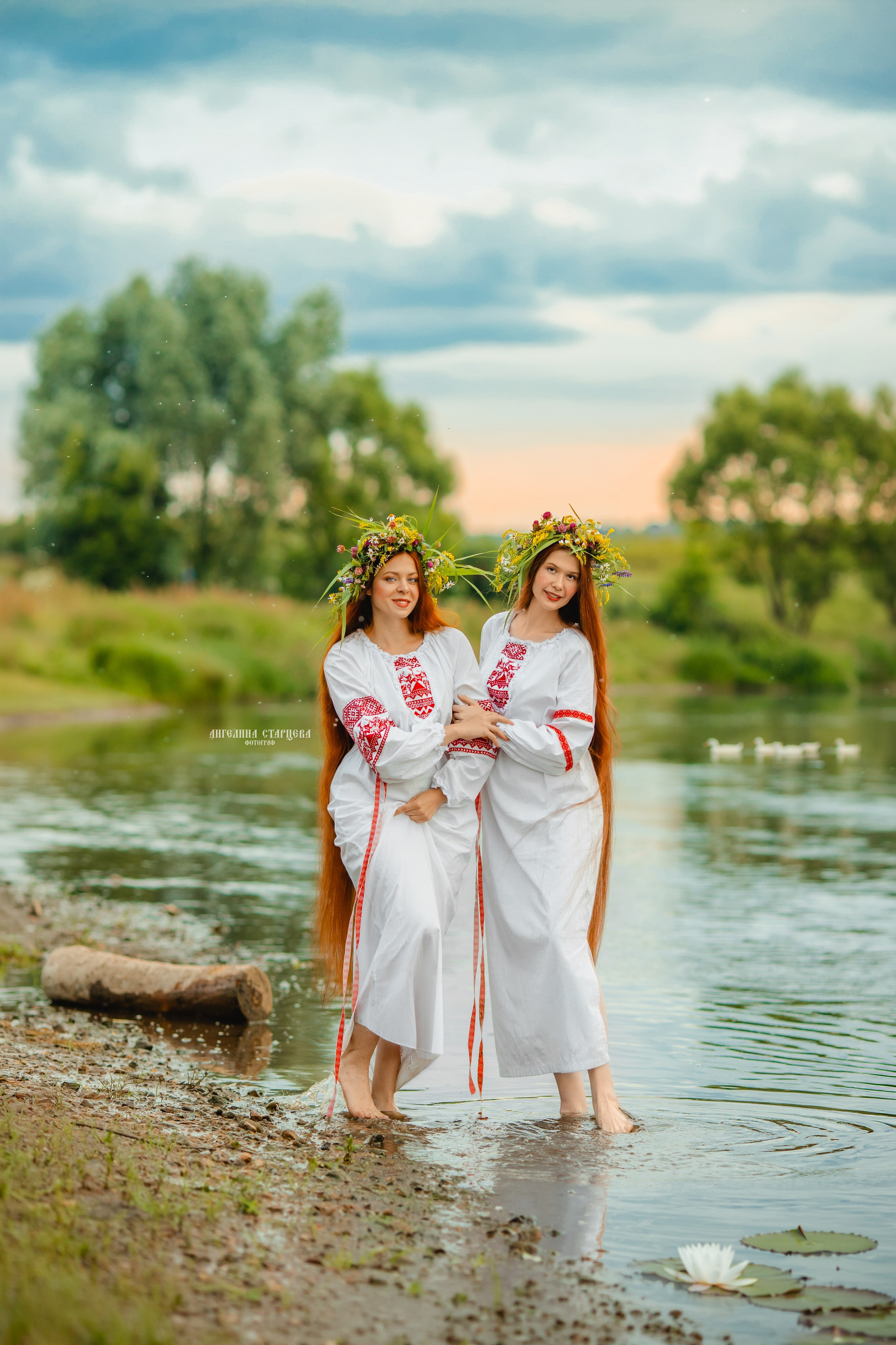 Купальская фотосессия, Купало, Праздник Ивана Купала, фотосессия на Ивана Купала, Купало 2026, Купало 2027, Купало 2028, длинноволосые рыжеволосые девушки у реки, длинные волосы, славянки с длинными волосами, коса до пояса
