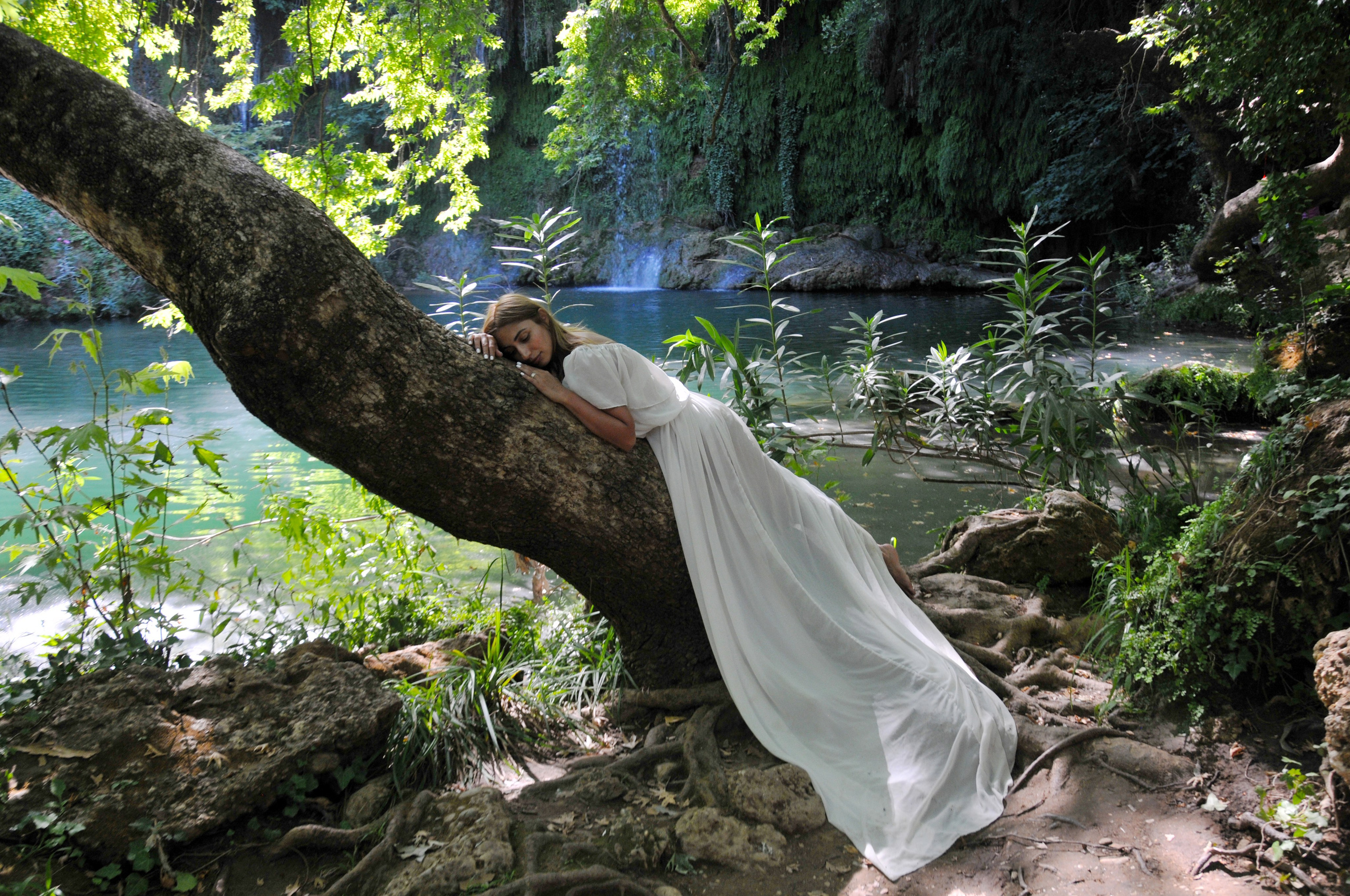 Индивидуальная фотосессия на водопаде Куршунлу, Анталия. Профессиональный фотограф в Турции Анталии Кемере Сиде Белеке Алании