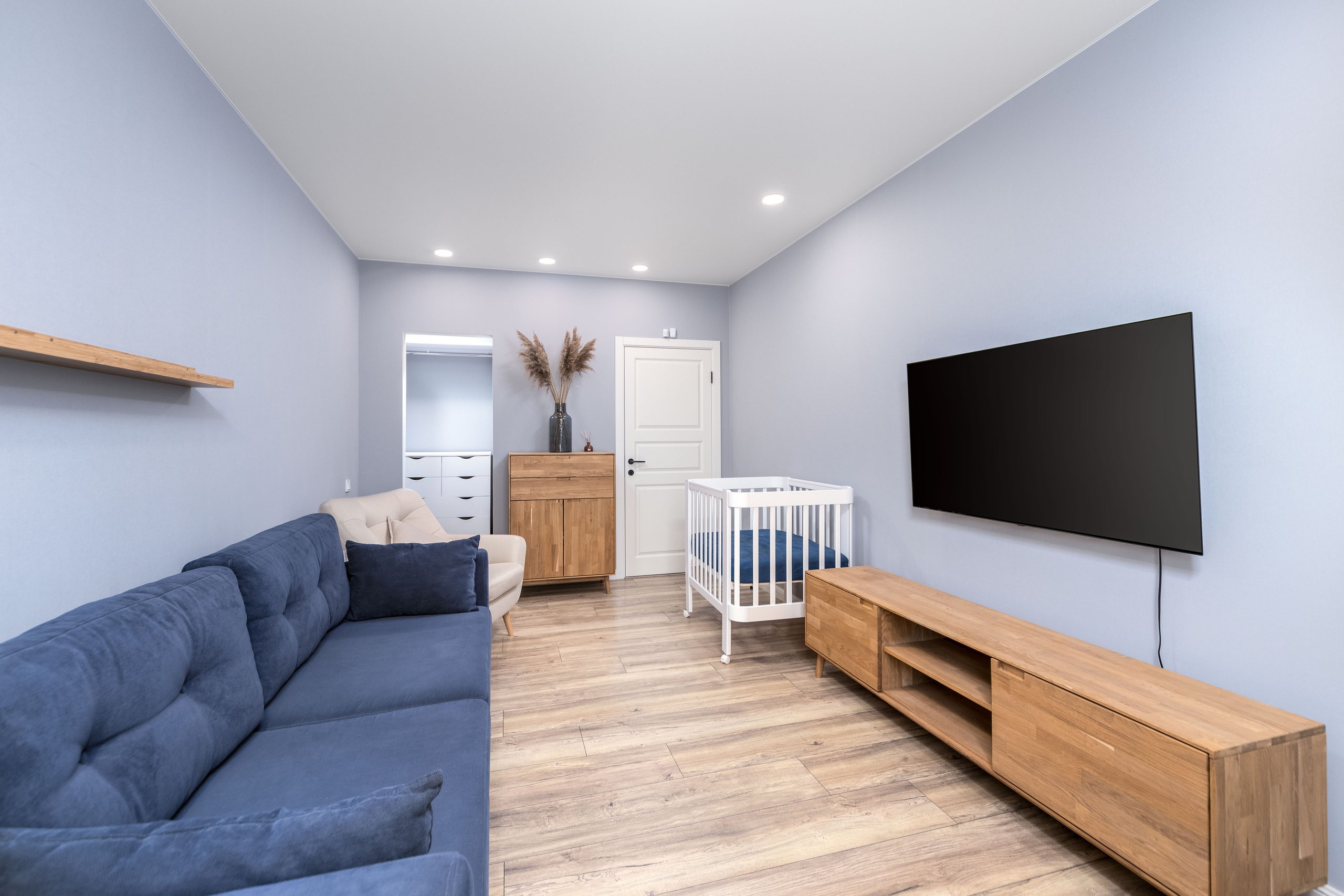 Стильный интерьер гостиной однокомнатной квартиры под Минском