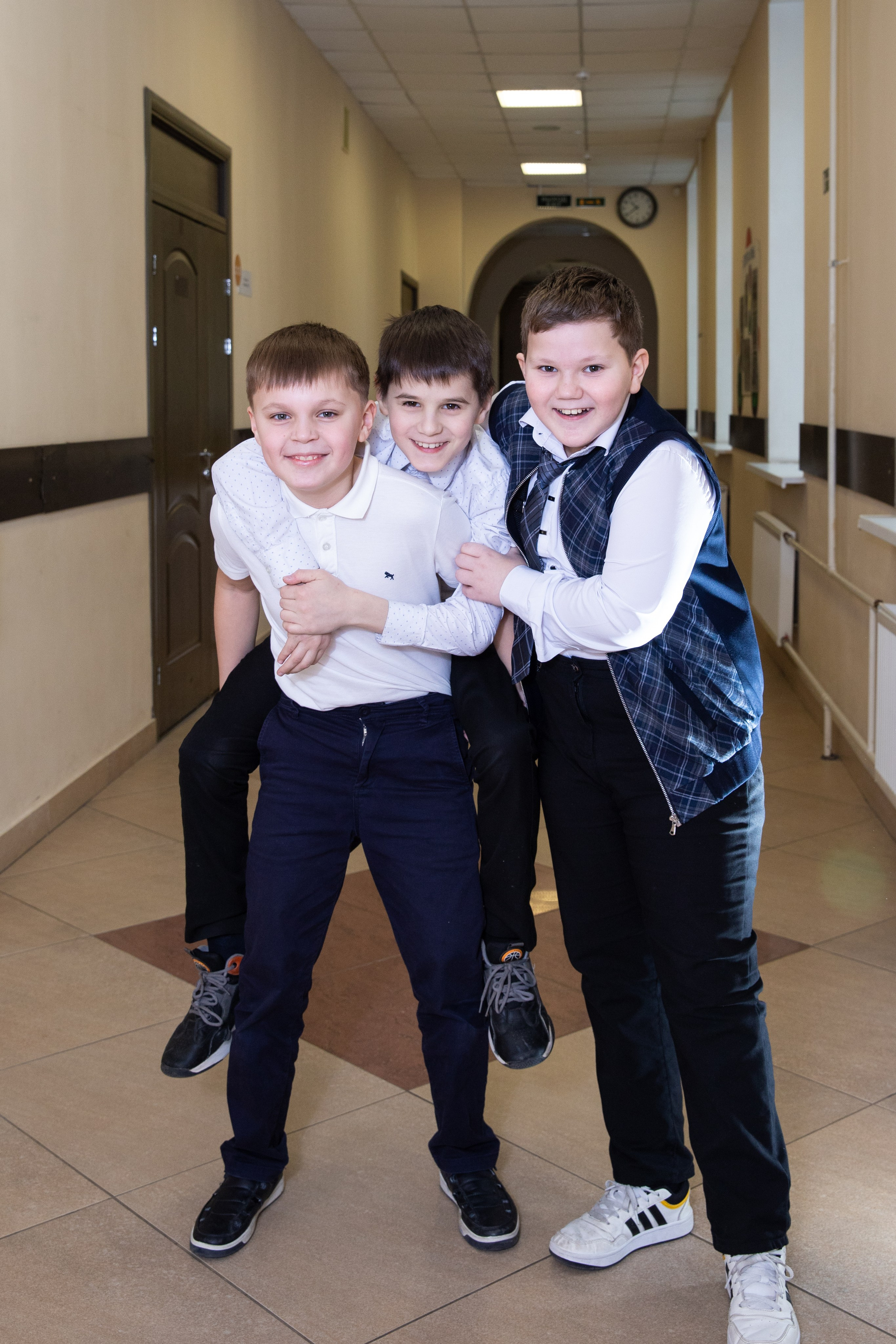 1 день в школе фото. ВЫПУСКНЫЕ АЛЬБОМЫ для детского сада и школы Санкт-Петербург и Лен. область