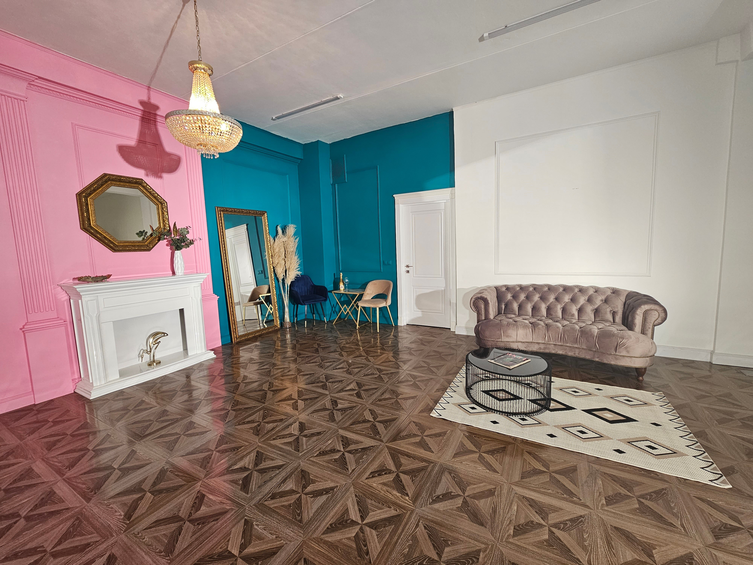 ЗАЛ ВRАND — просторный 80 м² светлый зал фотостудии с циклорамой в Москве. TRANSFORM.STUDIO | ЛОФТ И ФОТОСТУДИЯ ТРАНСФОРМ СТУДИО | ПРОДАКШЕН | АРХИТЕКТОР БРЕНДА: ФОТОГРАФ | ИМИДЖМЕЙКЕР| СТИЛИСТ МОСКВА