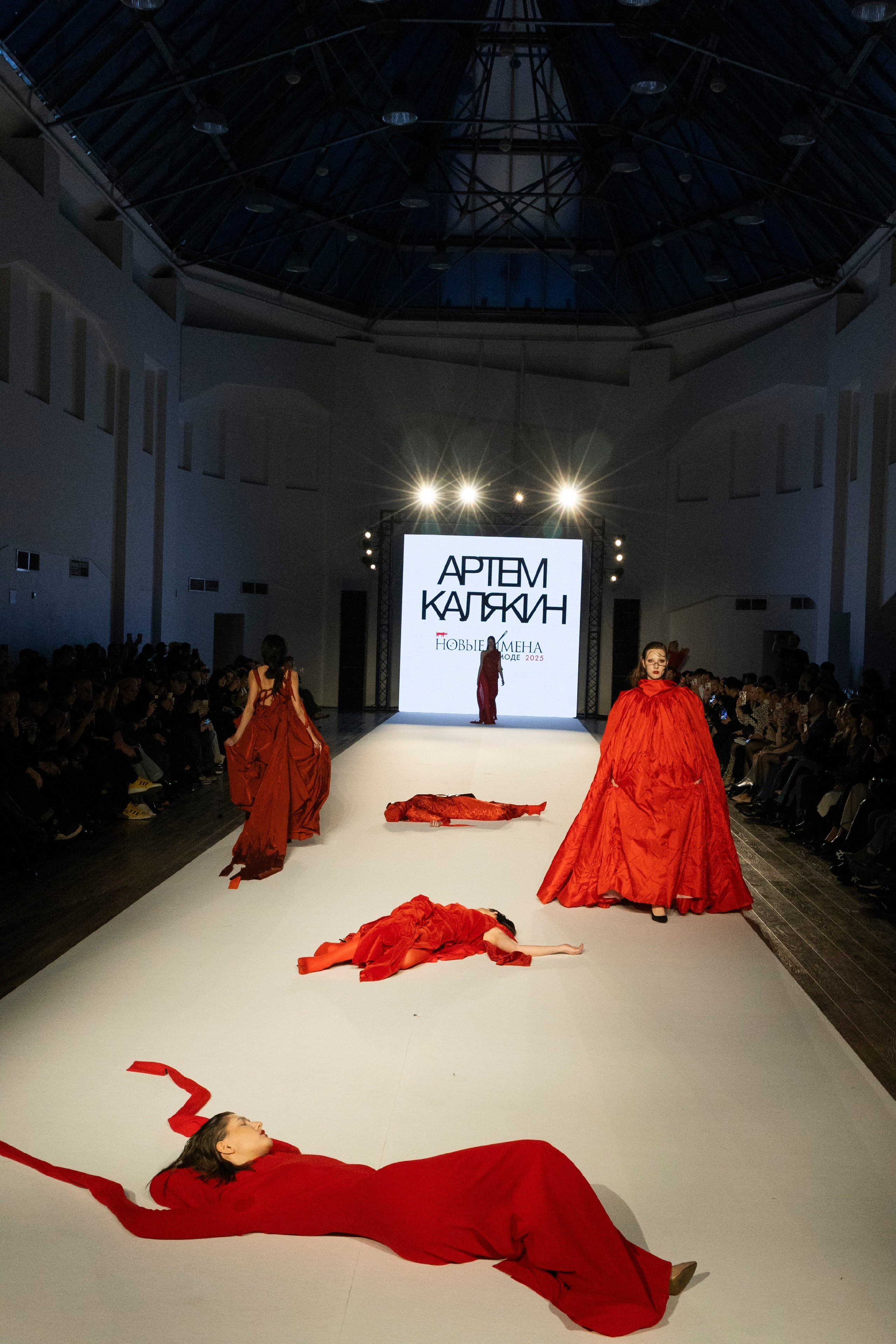 ДЛТ Собака.ru показ победителей конкурса «Новые имена в моде 2025». FOTOFAQ SKOOL г. Санкт-Петербург: очные, дистанционные и онлайн курсы фотографии