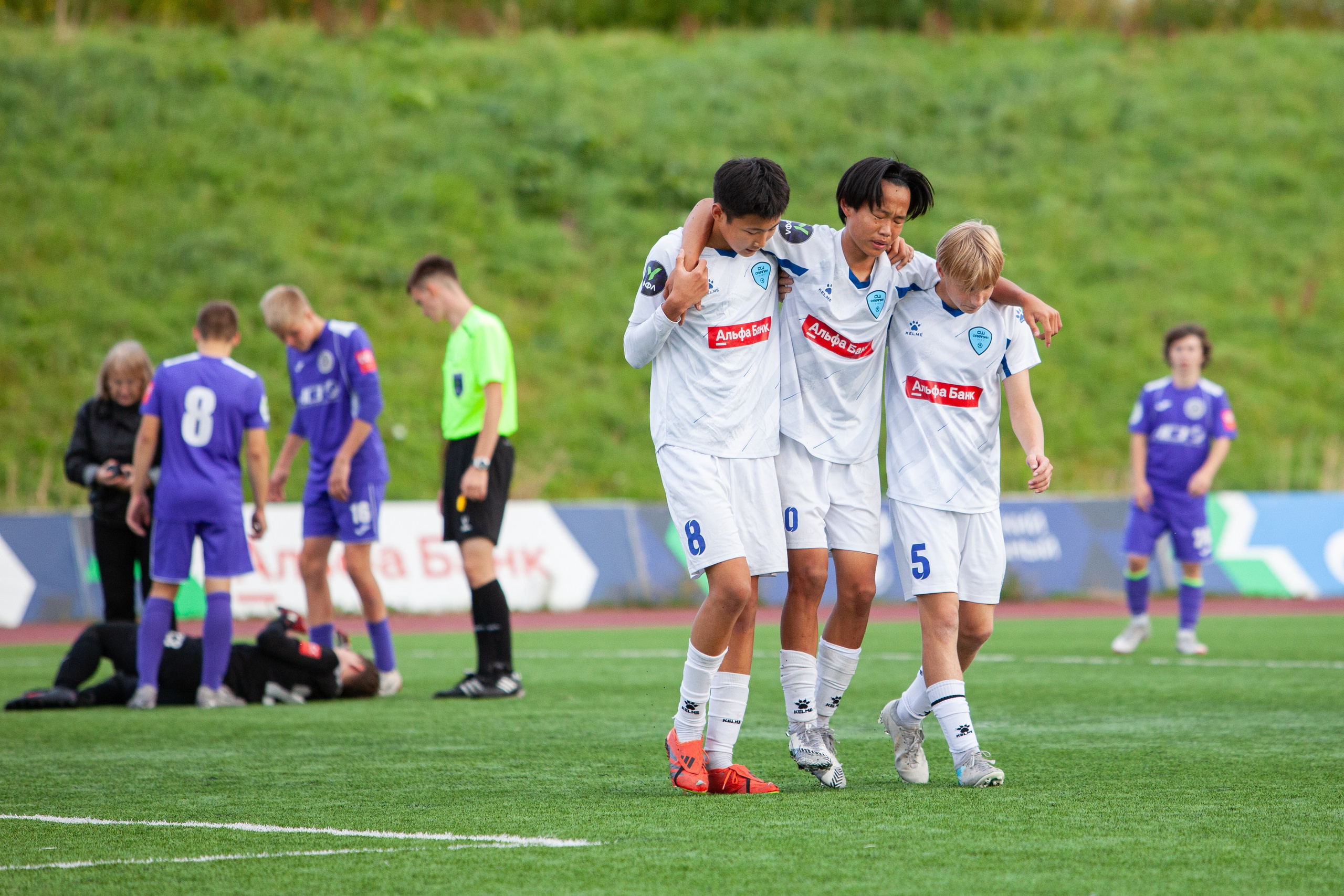 Матч юношеской футбольной лиги между командами СШ «Сахалин» и «СШОР № 1» (Комсомольск-на-Амуре). Кутузов Евгений Фотограф в Южно-Сахалинске