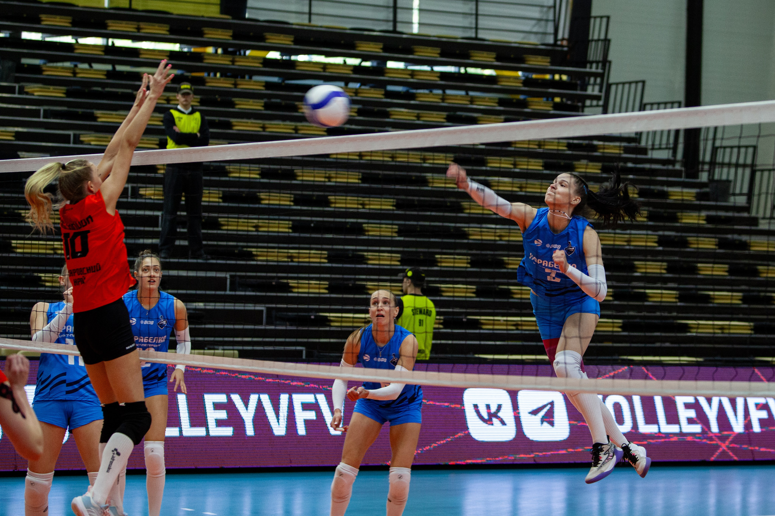 Один день из тура чемпионата России по волейболу. Кутузов Евгений Фотограф в Южно-Сахалинске