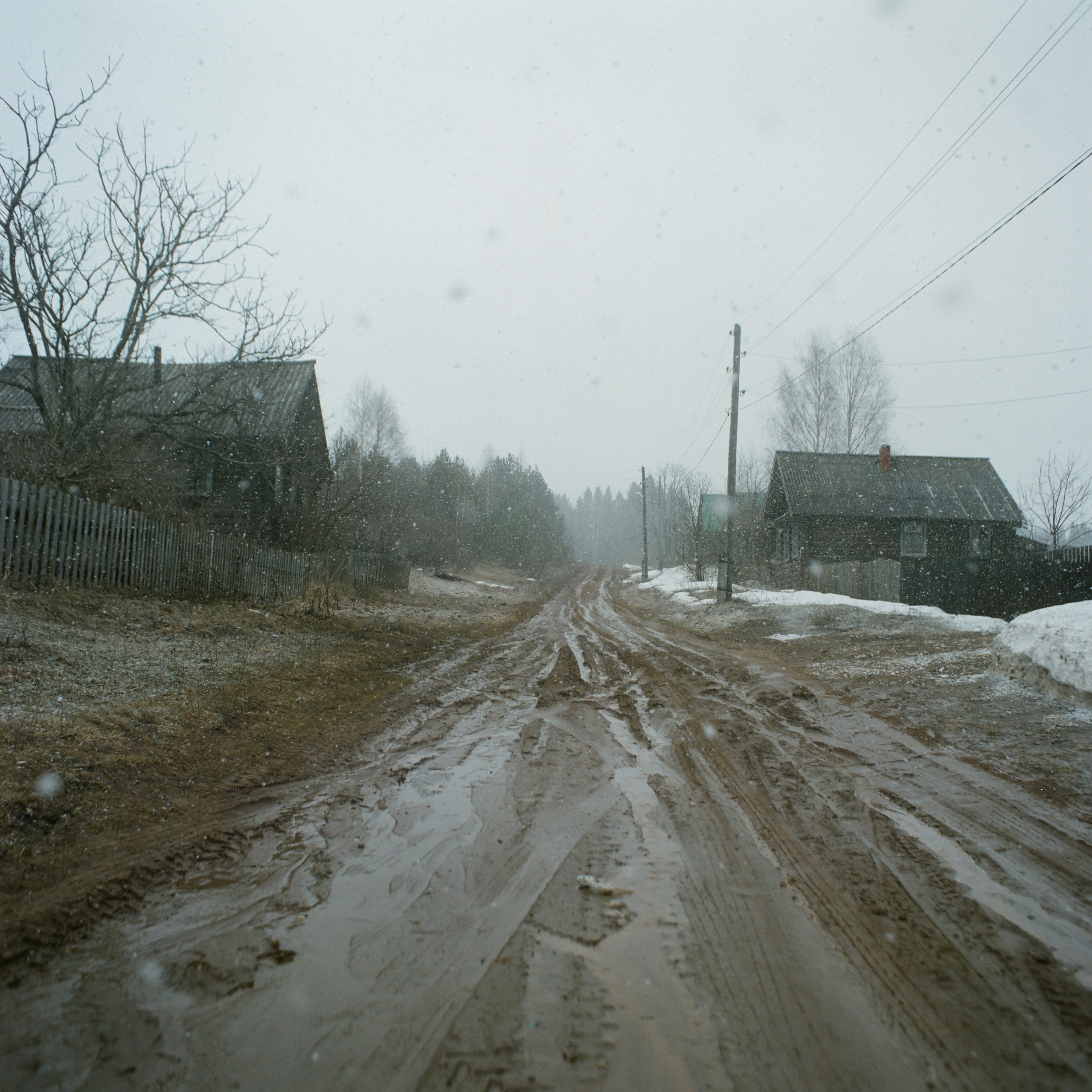 Дорога в селе Гондырь.