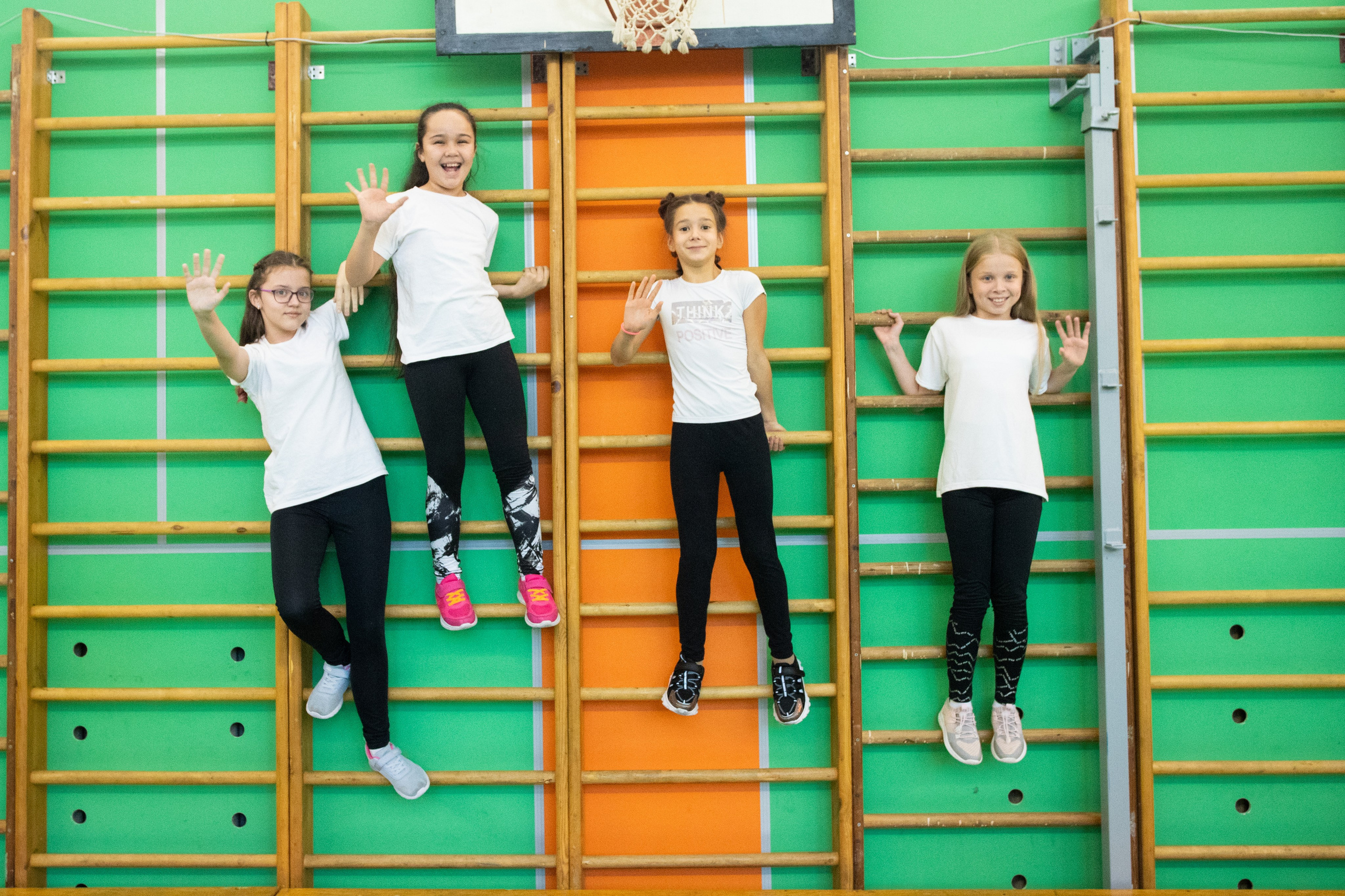 1 день в школе фото. ВЫПУСКНЫЕ АЛЬБОМЫ для детского сада и школы Санкт-Петербург и Лен. область