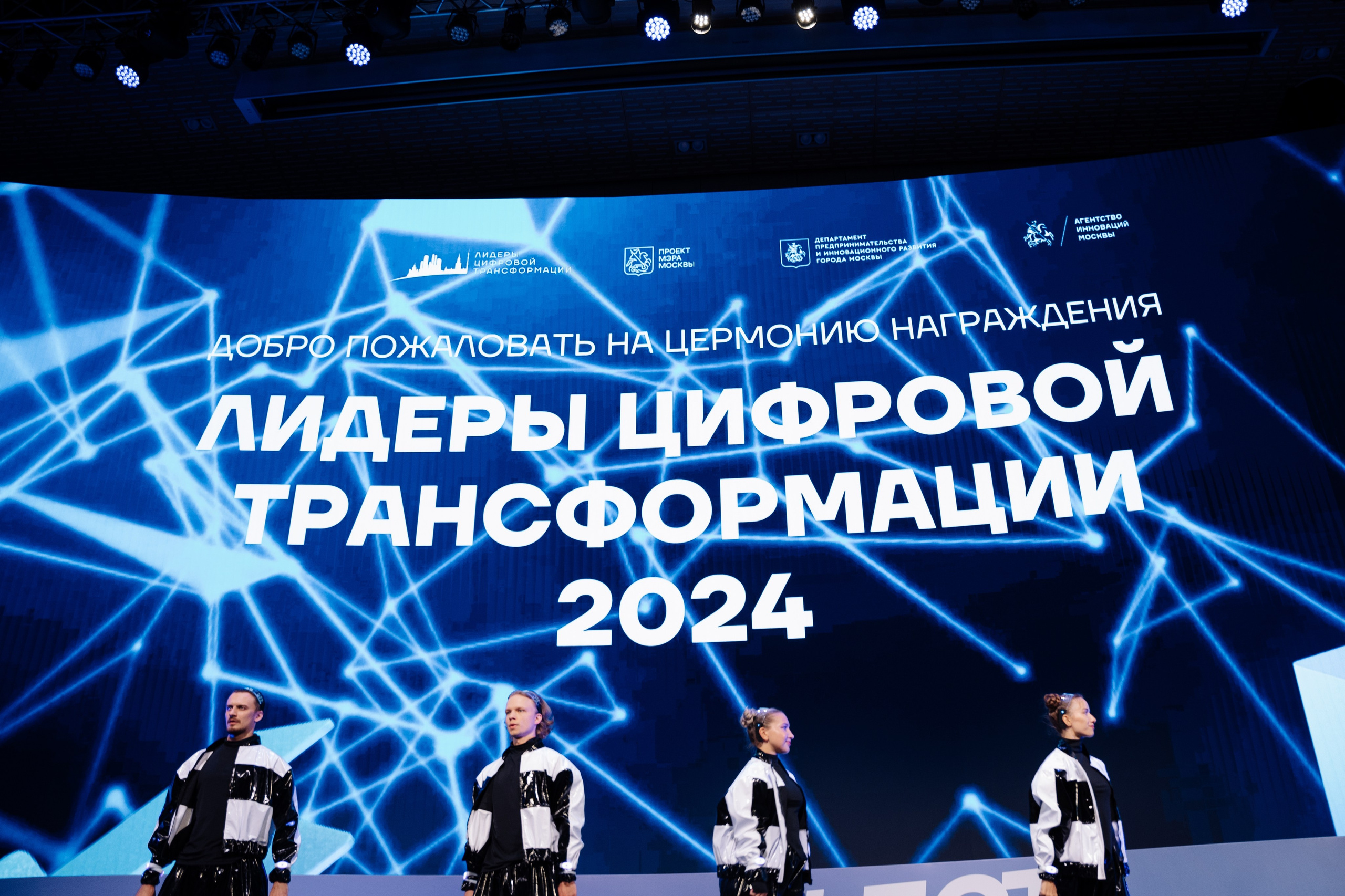 ЛЦТ ФЕСТ 2024 в арт кластере Ломоносов. Свадебные фотосессии в Москве. Фотограф Сергей Ржевский