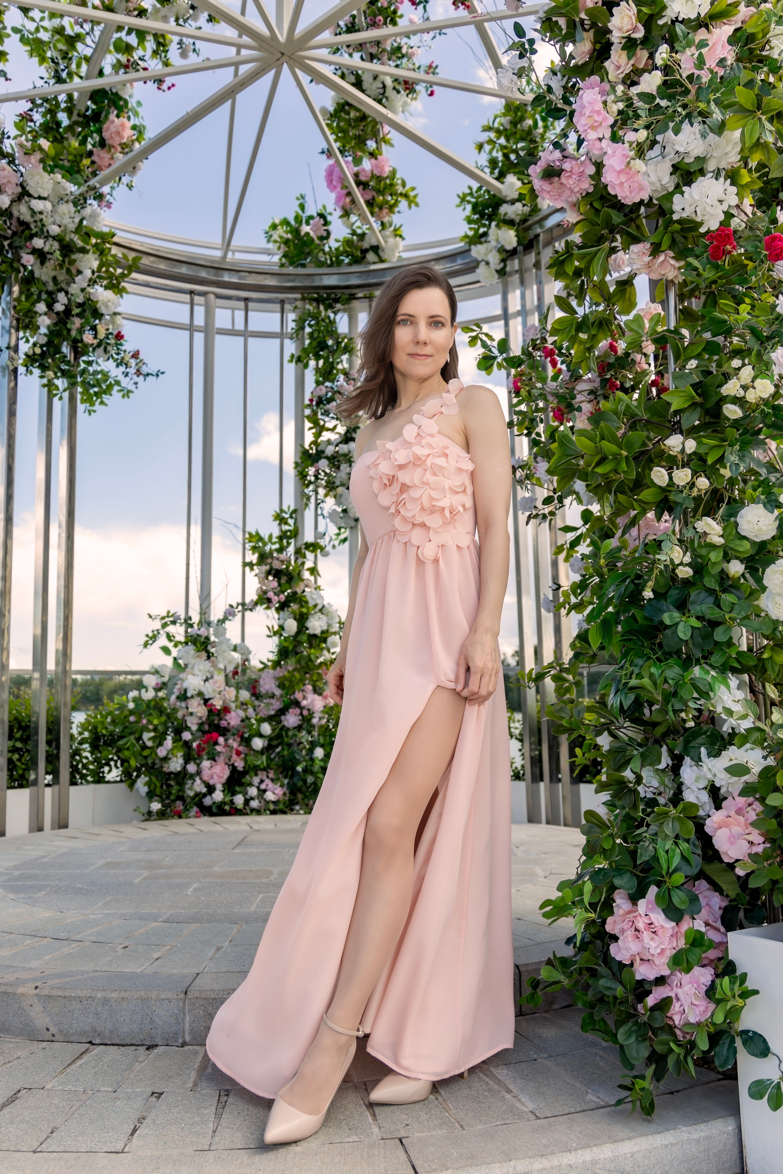 Фотосессия на новой набережной Коломенского: нежность, цветы и вдохновение. Репортажный, семейный и студийный фотограф в Москве Демин Алексей