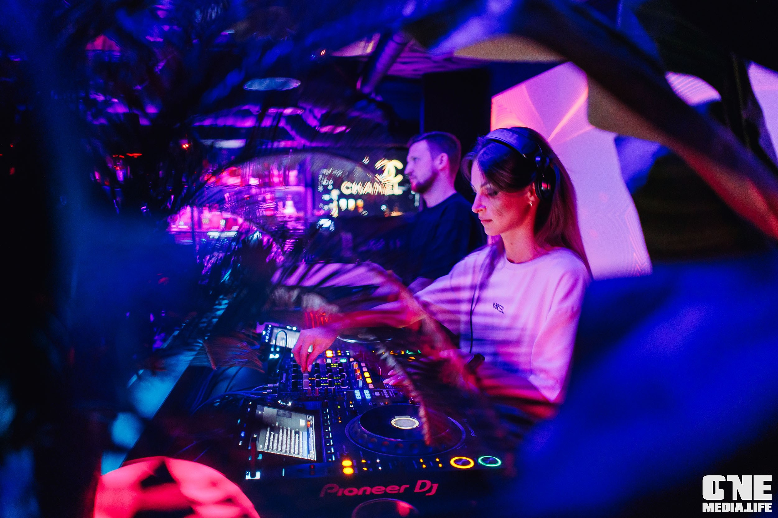 Репортаж с субботней тусовки в Nisha. One Media Life: фоторепортажи, фотоотчеты с мероприятий и заведений