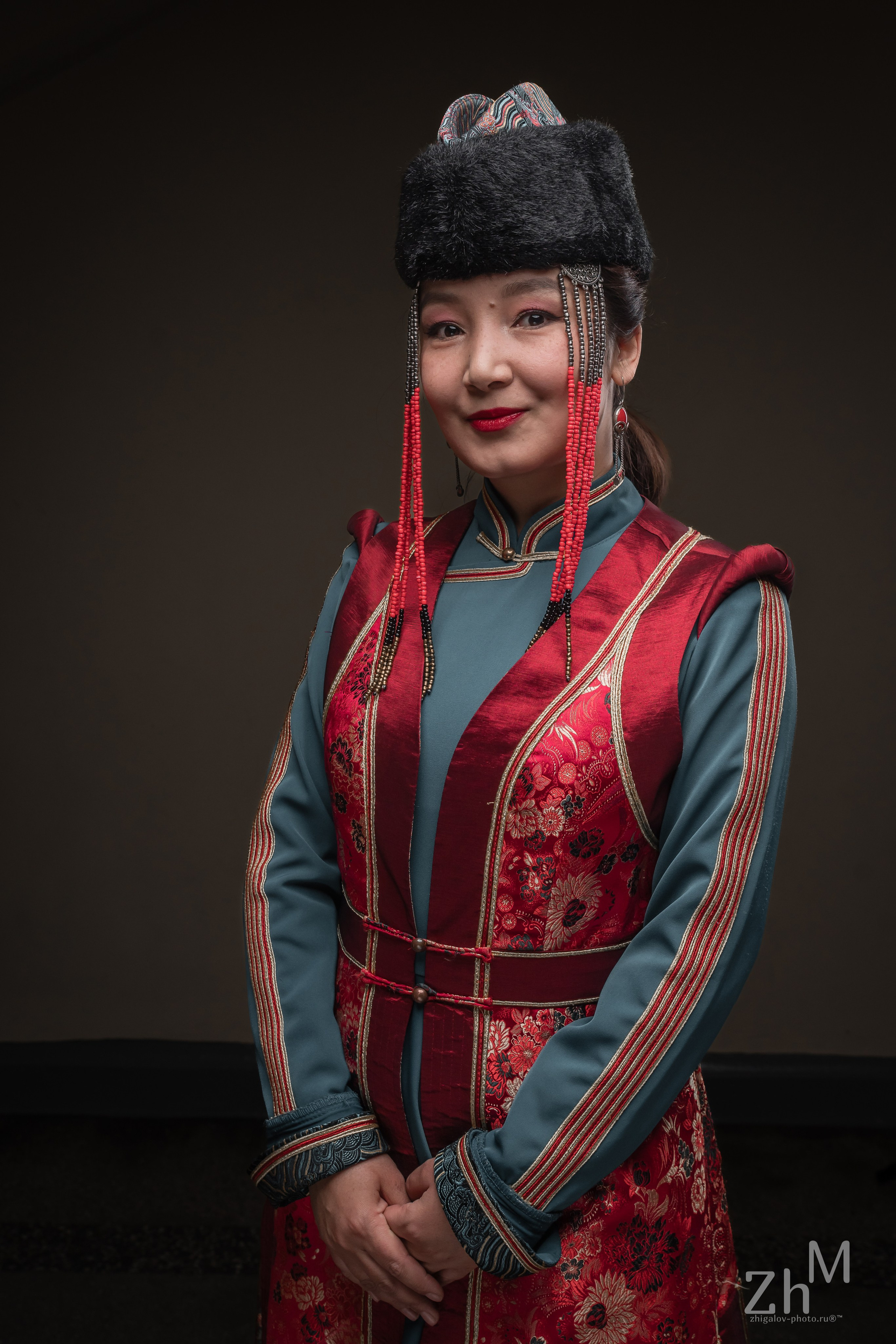 Съёмка в бурятских национальных костюмах. Семейный и свадебный фотограф в Иркутске Максим Жигалов