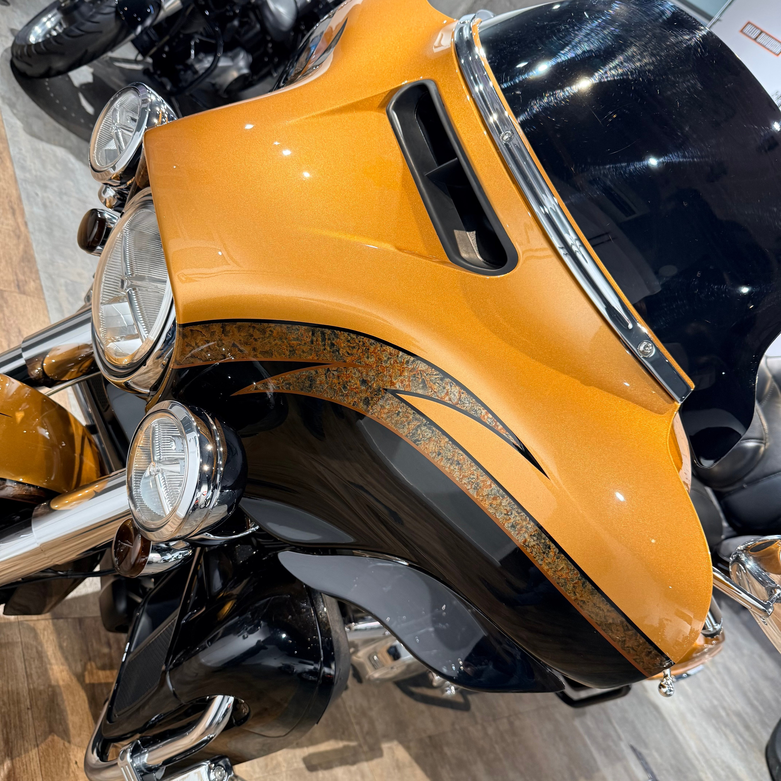 Купить Harley-Davidson 2014 CVO Еlесtra Glide Limited Gоld (Touring) — подробнее на сайте. Hello Davidson, Москва. Только хорошие мотоциклы…