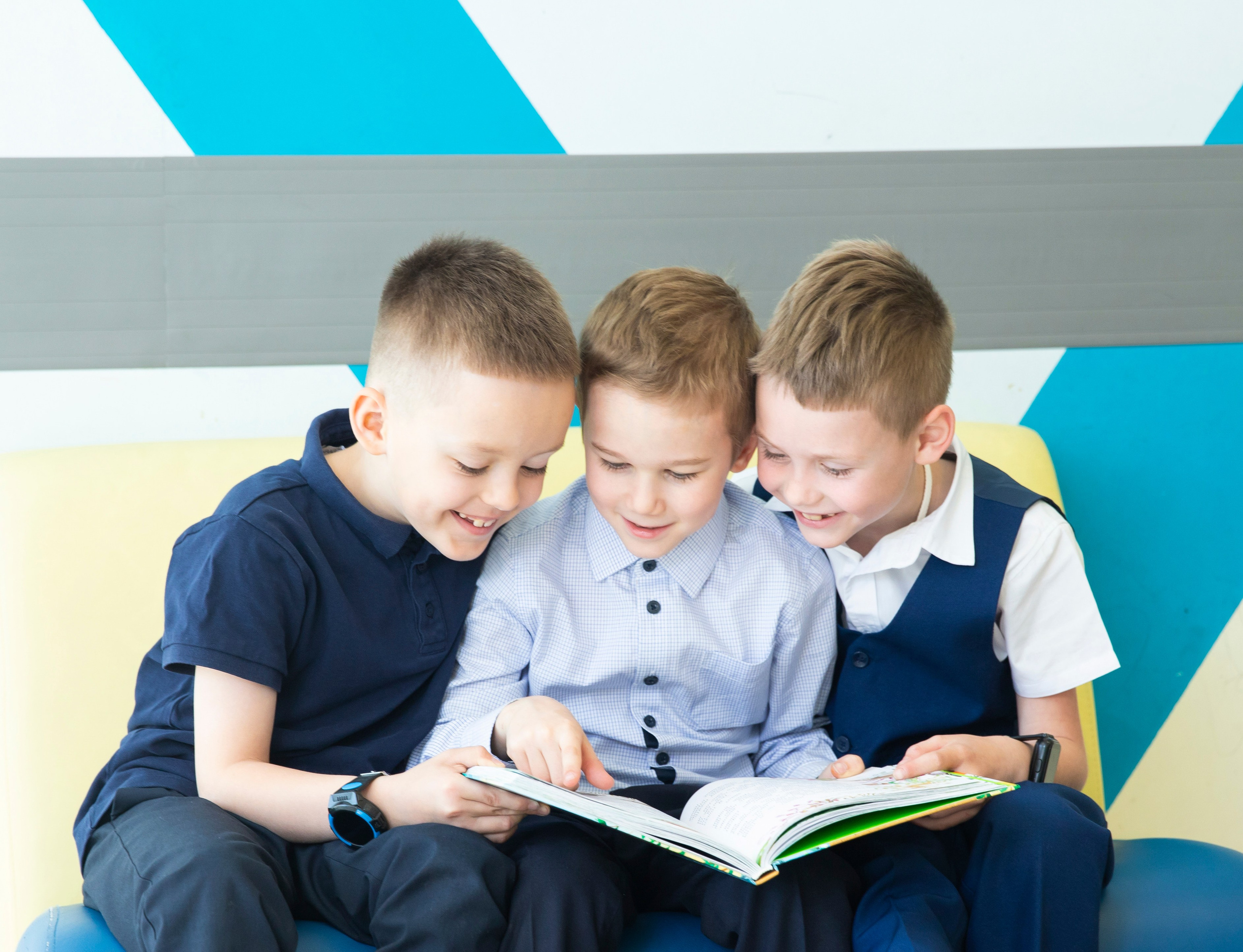 1 день в школе фото. ВЫПУСКНЫЕ АЛЬБОМЫ для детского сада и школы Санкт-Петербург и Лен. область