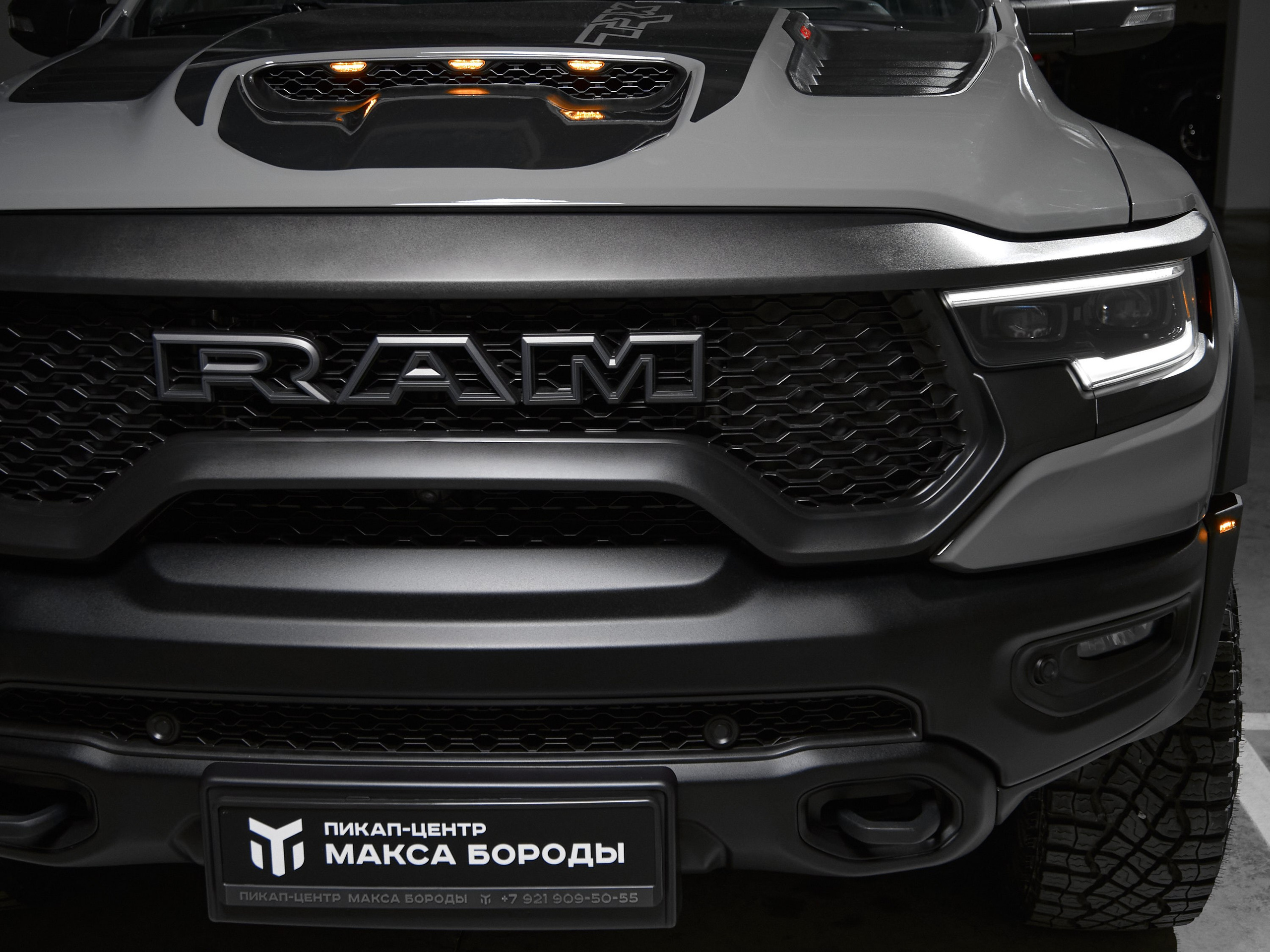 Автомобильный фотограф в Санкт-Петербурге Антон Гумен | Фотосессии авто для автосалонов