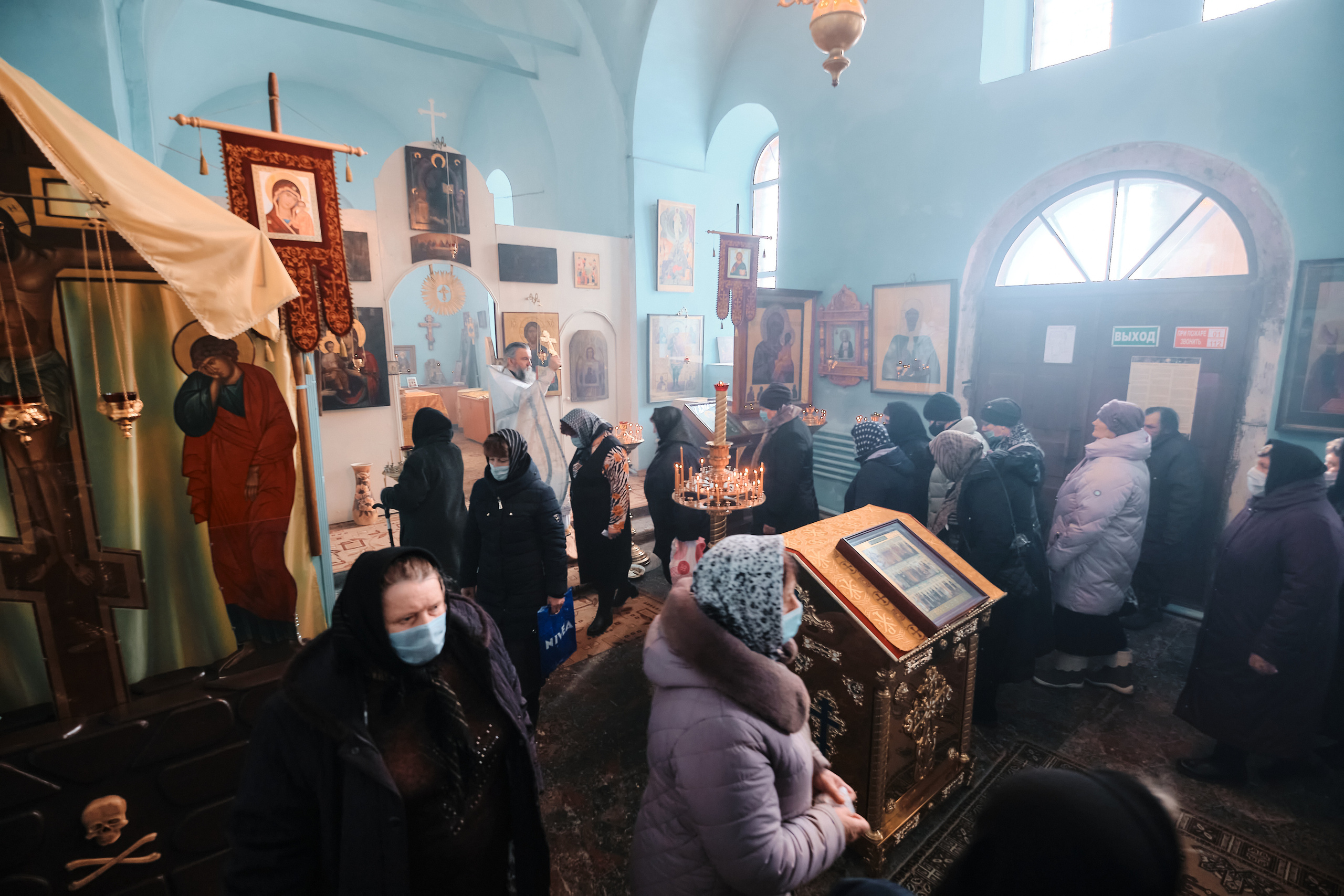 Вселенская родительская суббота. Службу ведет протоиерей Константин Колесников. Семейный портретный свадебный фотограф Дмитрий Тимченко. Студия / фото