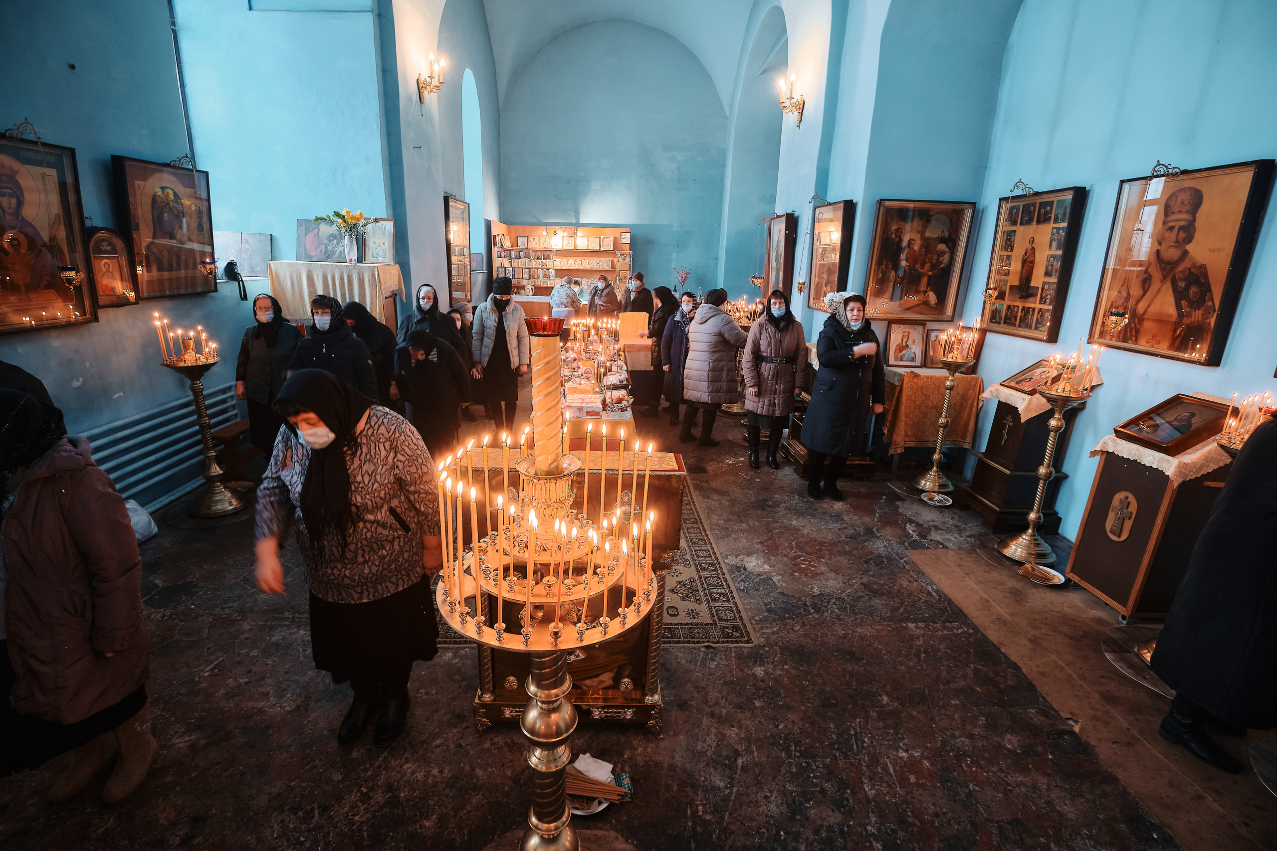 Вселенская родительская суббота. Службу ведет протоиерей Константин Колесников. Семейный портретный свадебный фотограф Дмитрий Тимченко. Студия / фото