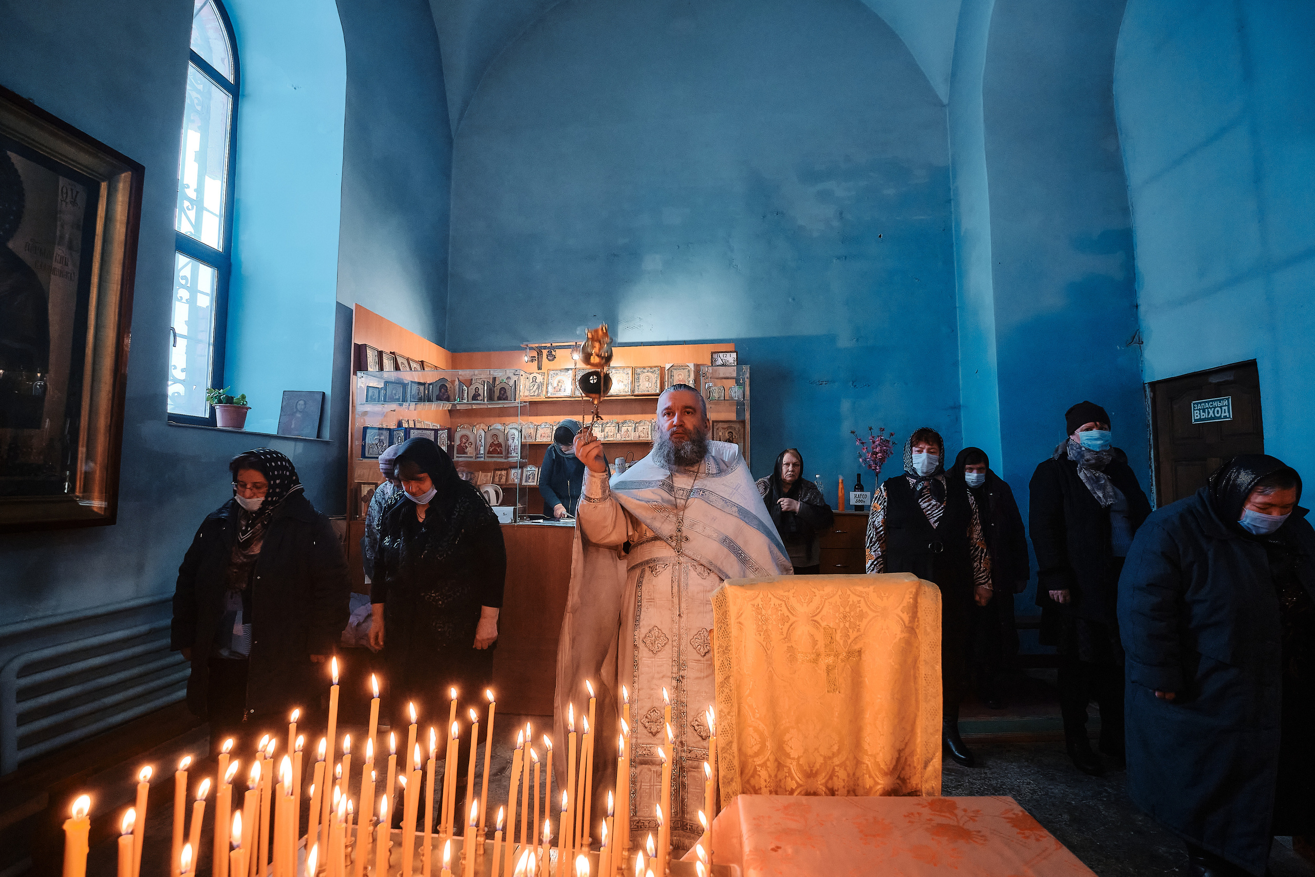 Вселенская родительская суббота. Службу ведет протоиерей Константин Колесников. Семейный портретный свадебный фотограф Дмитрий Тимченко. Студия / фото