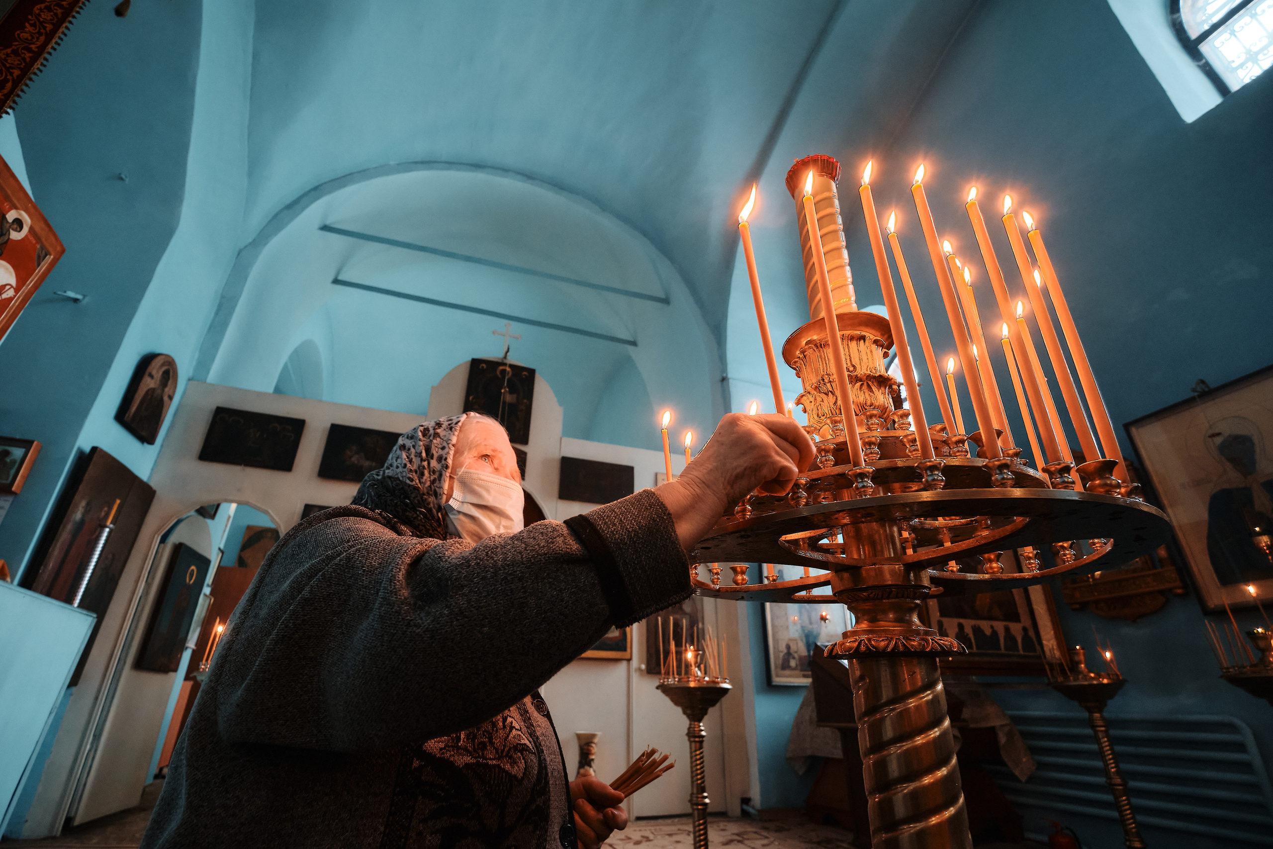 Вселенская родительская суббота. Службу ведет протоиерей Константин Колесников. Семейный портретный свадебный фотограф Дмитрий Тимченко. Студия / фото