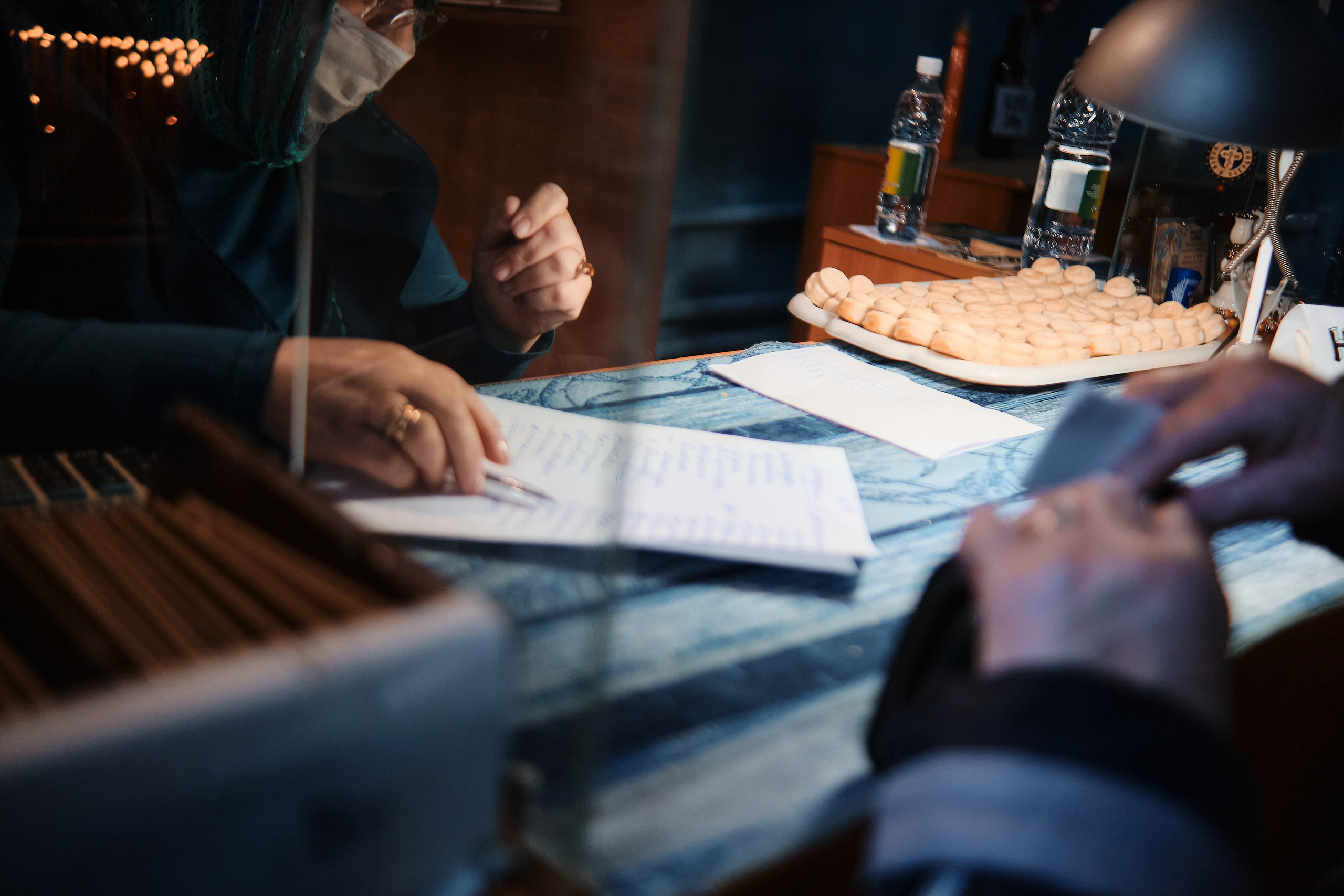 Вселенская родительская суббота. Службу ведет протоиерей Константин Колесников. Семейный портретный свадебный фотограф Дмитрий Тимченко. Студия / фото