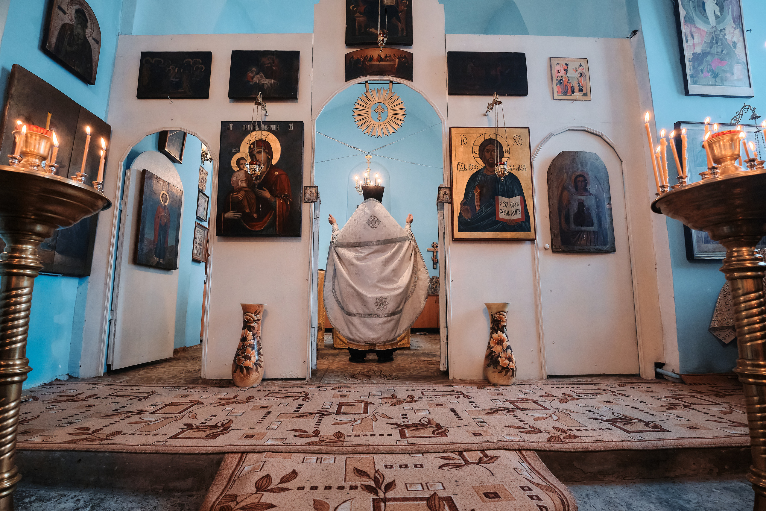 Вселенская родительская суббота. Службу ведет протоиерей Константин Колесников. Семейный портретный свадебный фотограф Дмитрий Тимченко. Студия / фото