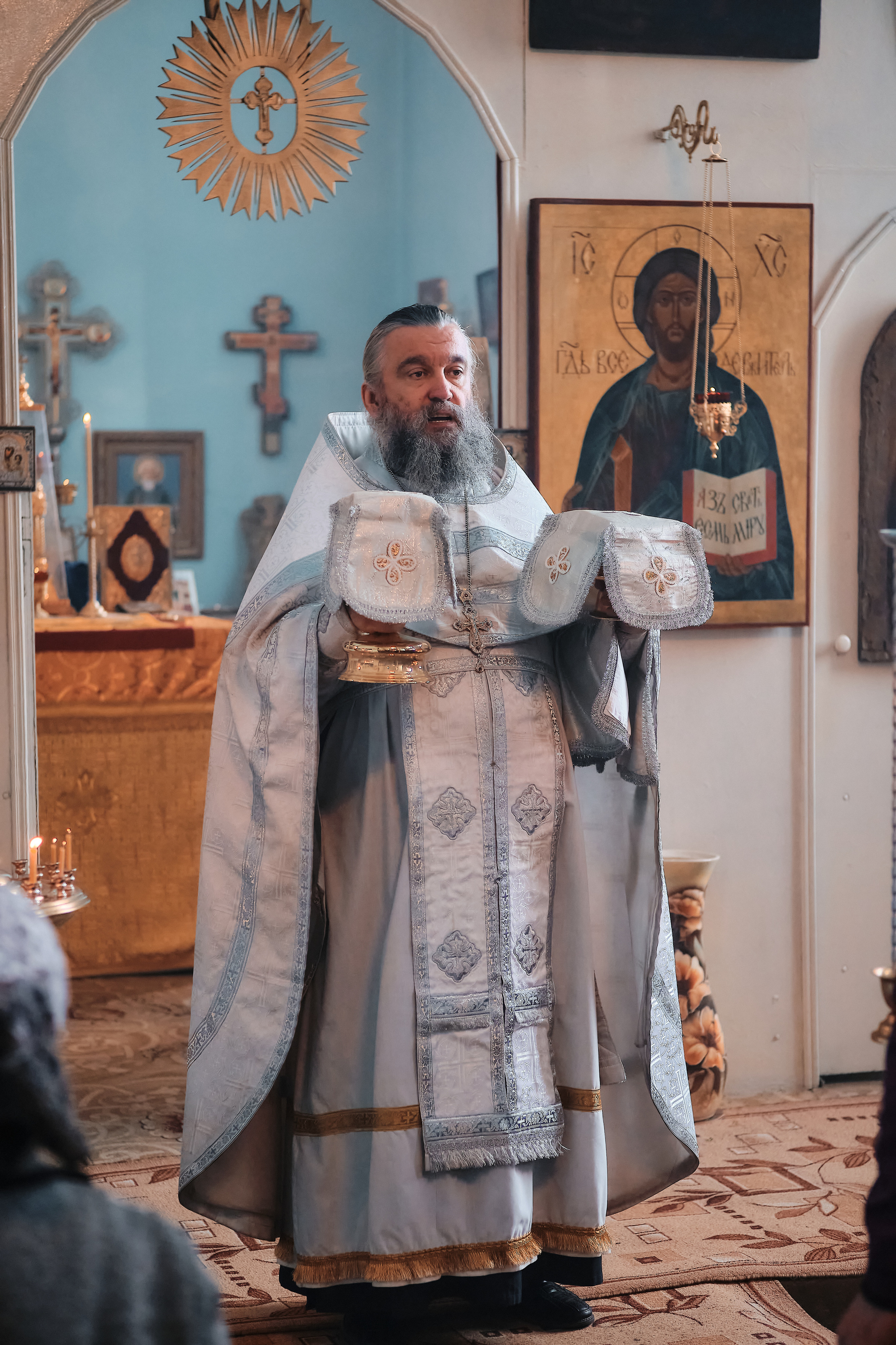 Вселенская родительская суббота. Службу ведет протоиерей Константин Колесников. Семейный портретный свадебный фотограф Дмитрий Тимченко. Студия / фото