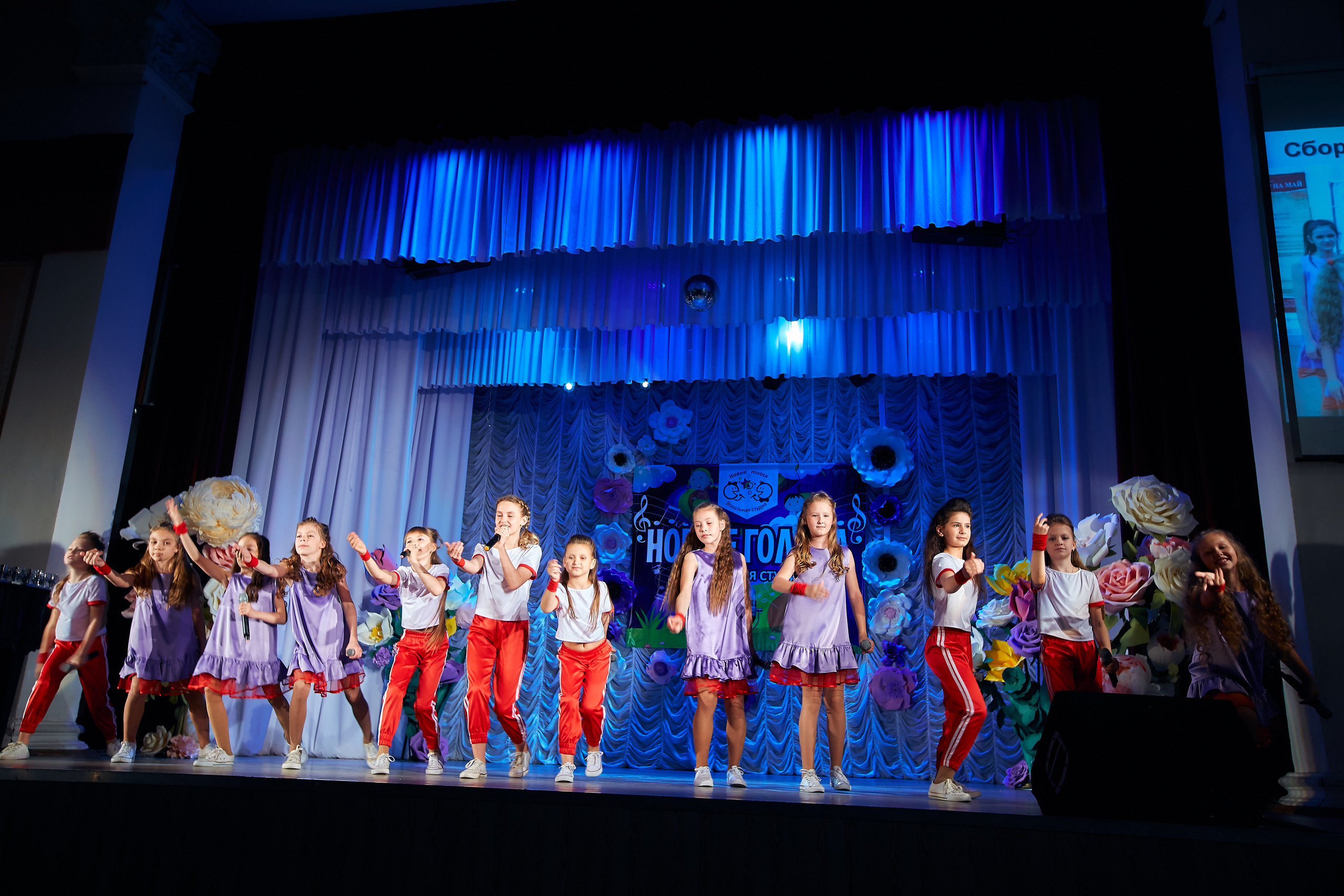 Вокальная студия «Новые голоса». Отчетный концерт. Семейный портретный свадебный фотограф Дмитрий Тимченко. Студия / фото