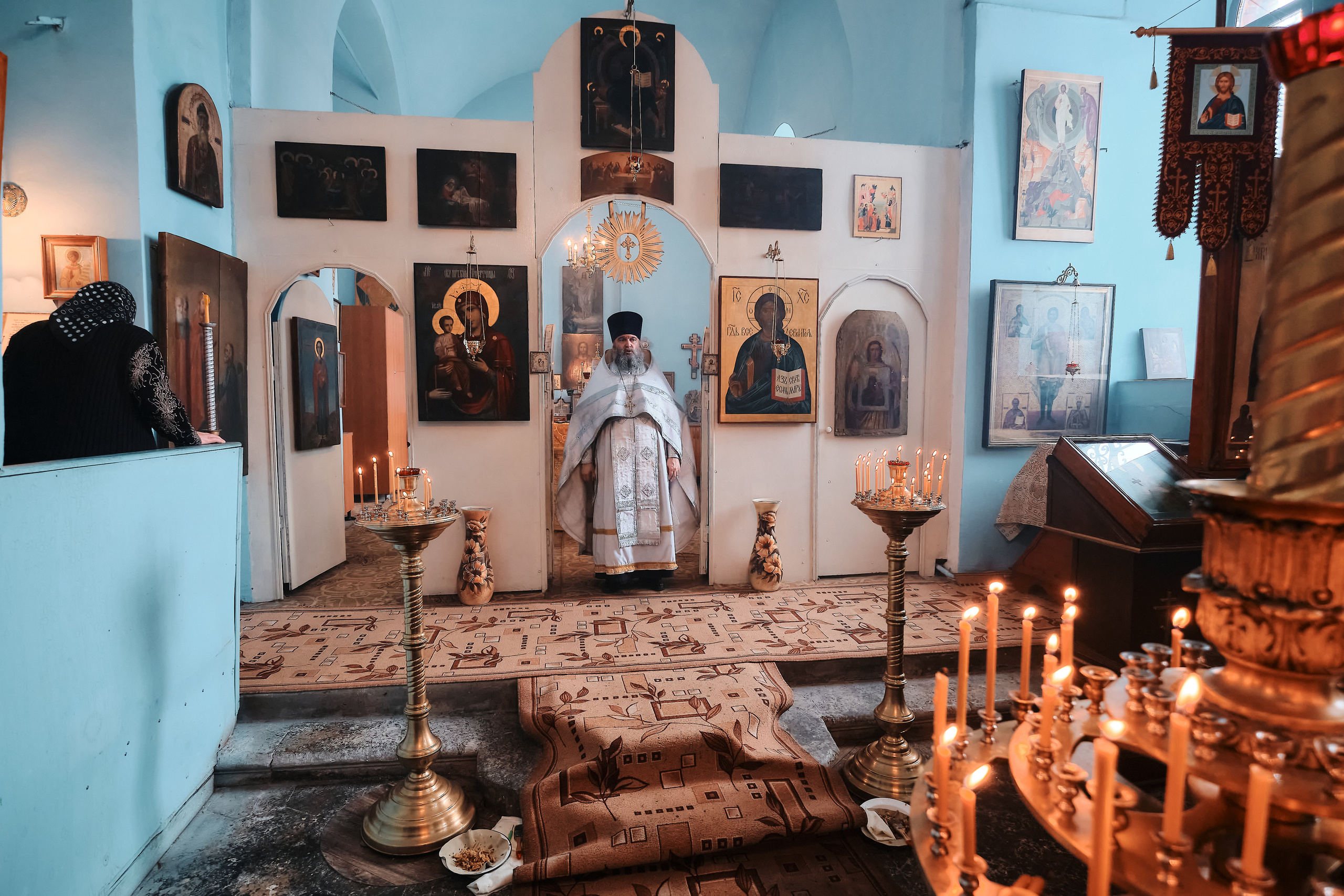 Вселенская родительская суббота. Службу ведет протоиерей Константин Колесников. Семейный портретный свадебный фотограф Дмитрий Тимченко. Студия / фото