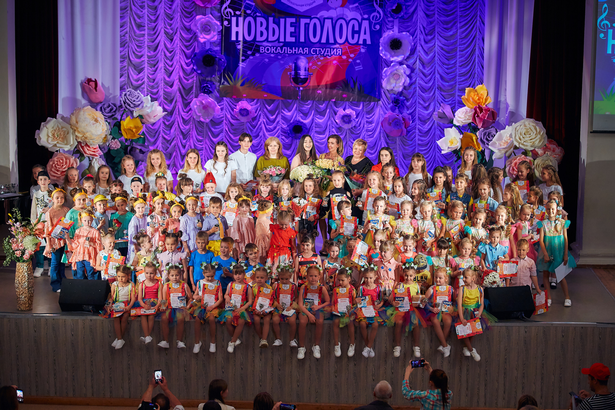 Вокальная студия «Новые голоса». Отчетный концерт. Семейный портретный свадебный фотограф Дмитрий Тимченко. Студия / фото