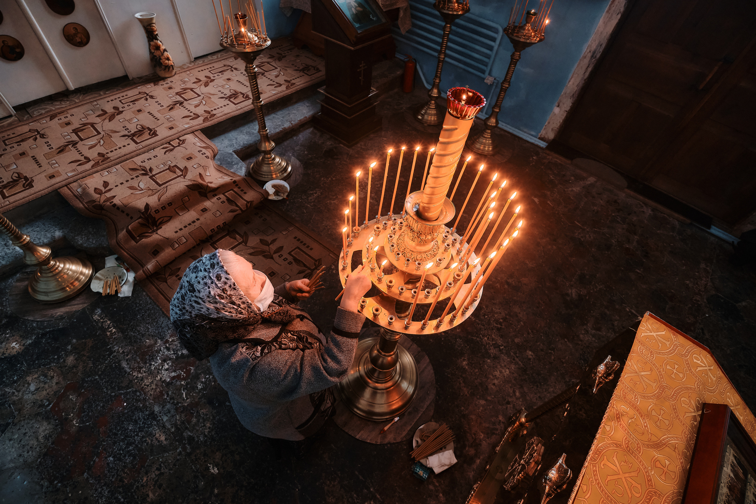 Вселенская родительская суббота. Службу ведет протоиерей Константин Колесников. Семейный портретный свадебный фотограф Дмитрий Тимченко. Студия / фото