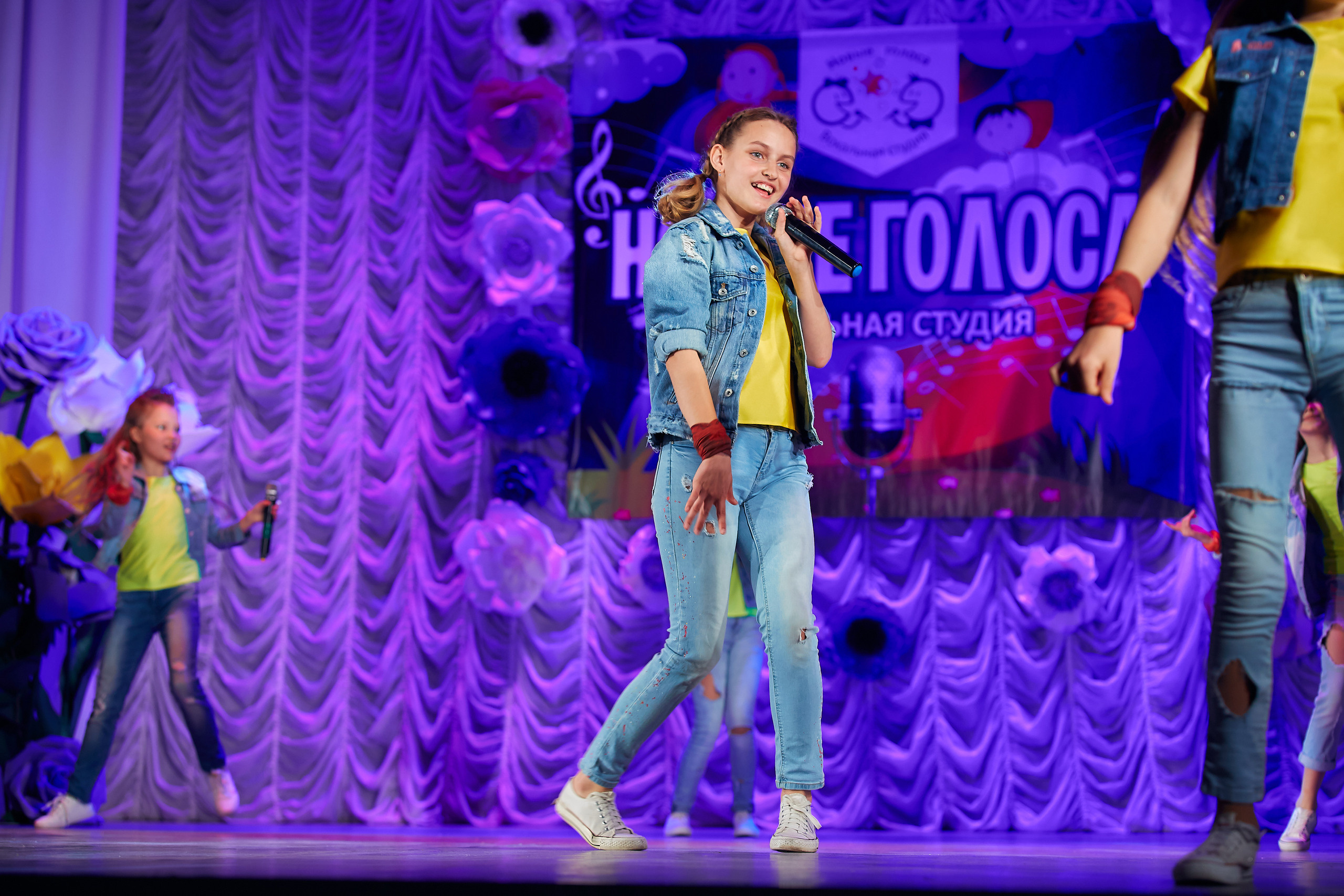 Вокальная студия «Новые голоса». Отчетный концерт. Семейный портретный свадебный фотограф Дмитрий Тимченко. Студия / фото