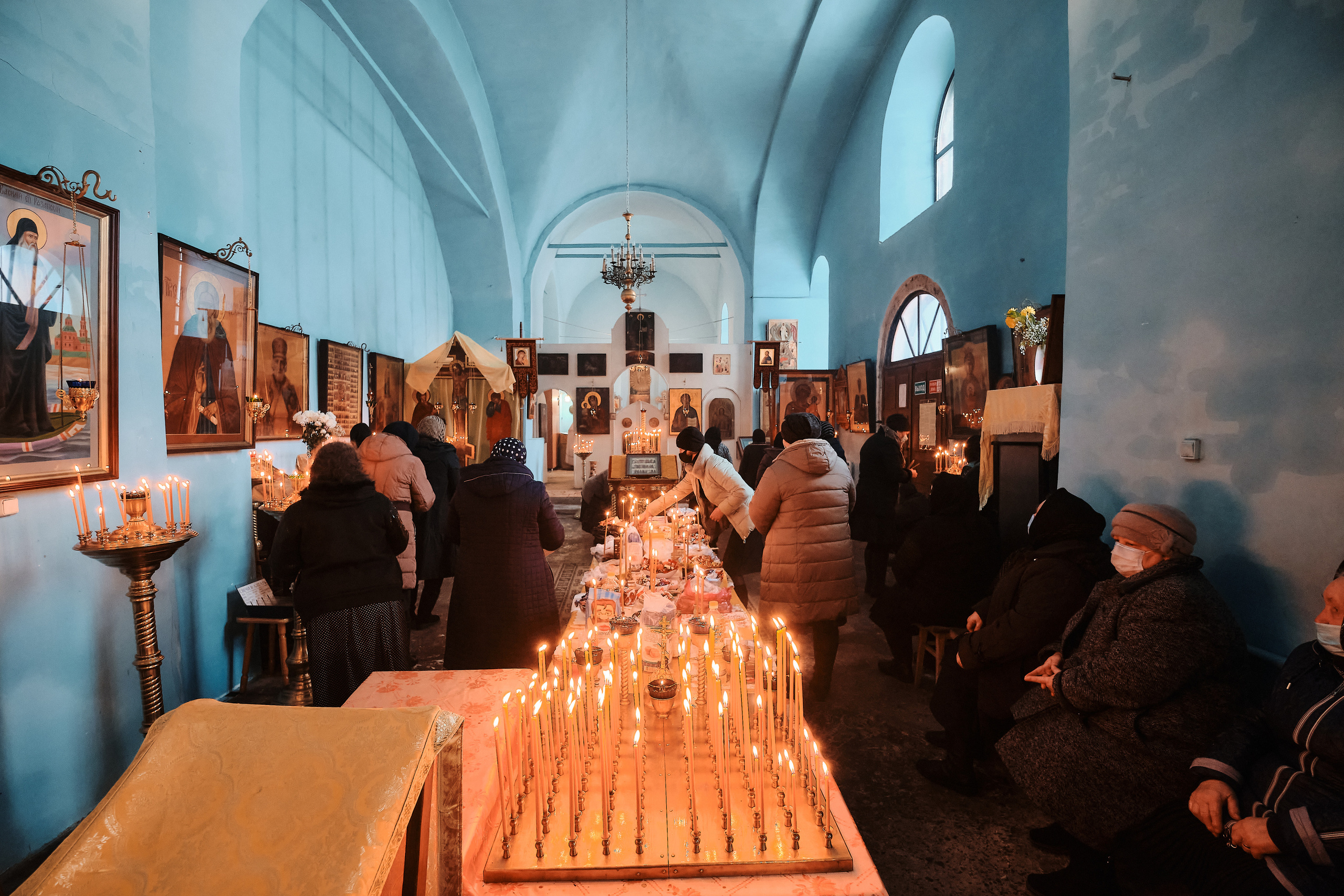 Вселенская родительская суббота. Службу ведет протоиерей Константин Колесников. Семейный портретный свадебный фотограф Дмитрий Тимченко. Студия / фото